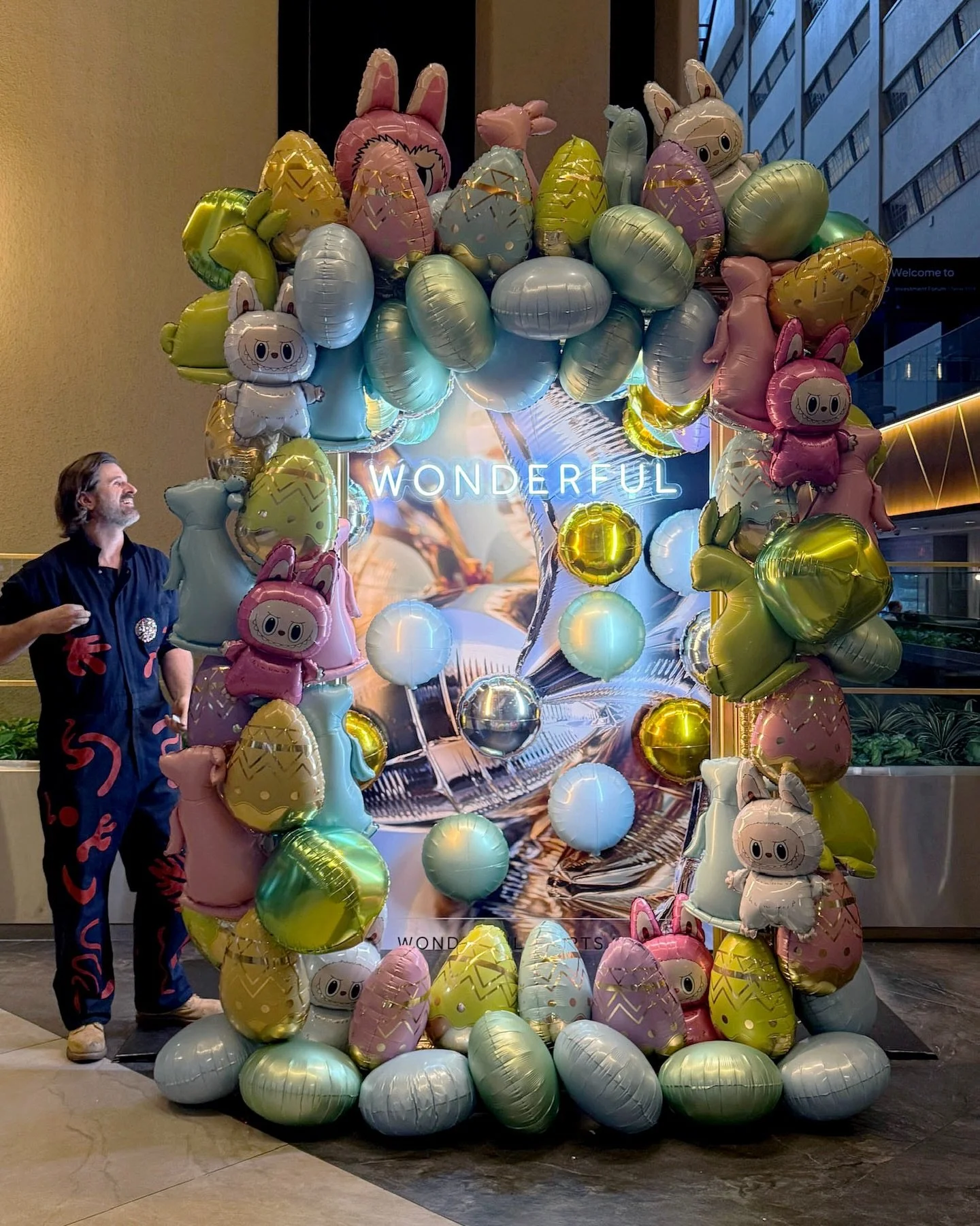 Happy Spring!!! Really love these mischievous Labubu grins peaking through these spring eggs and bunnies.  Happy to also have tons of family here this weekend to hop in the photo booth.  #sizemorecolorstudios