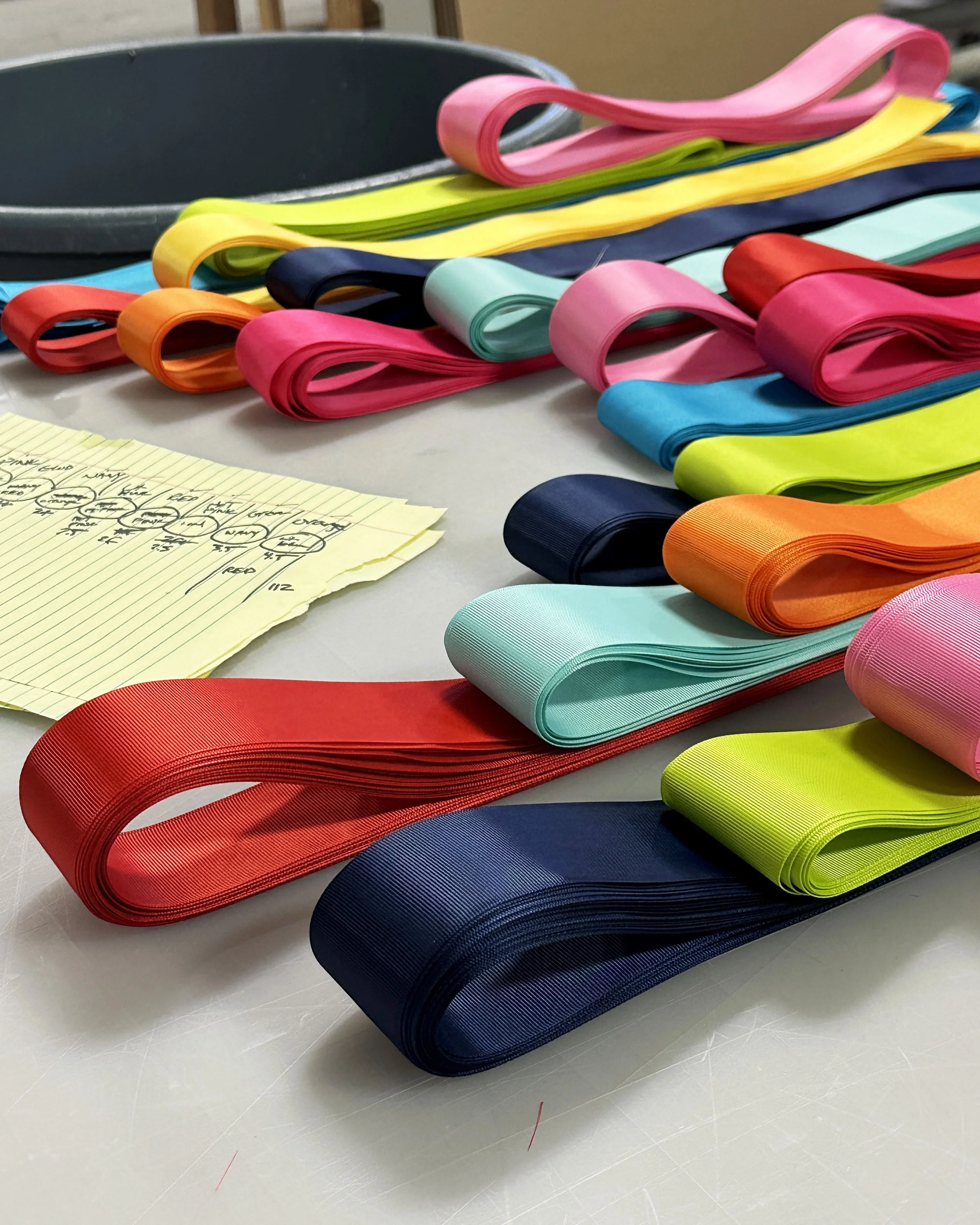 Different colored ribbon for garland display