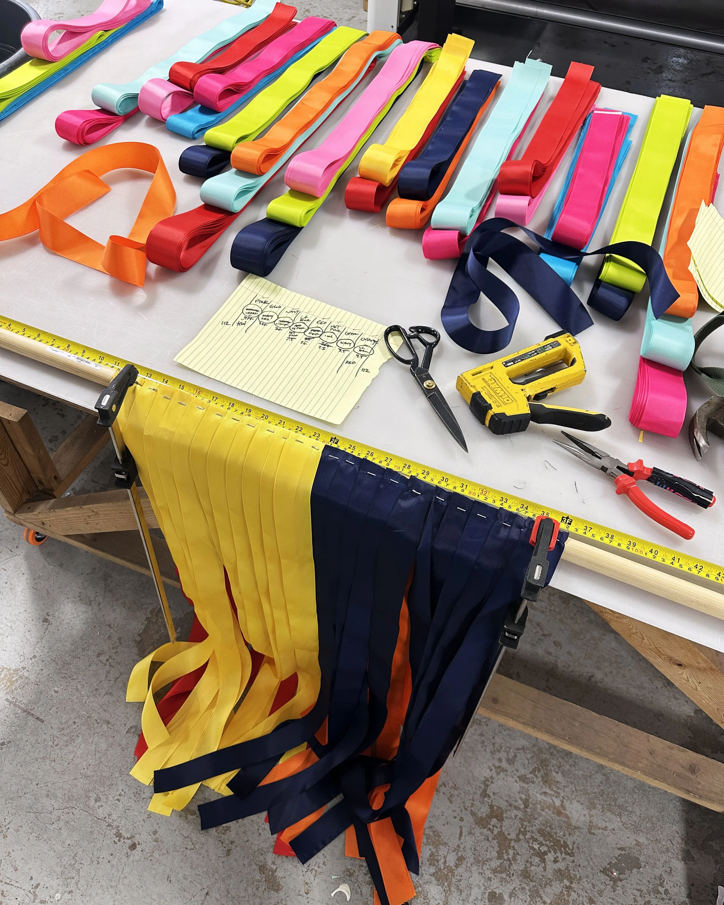 Materials for circle garland display