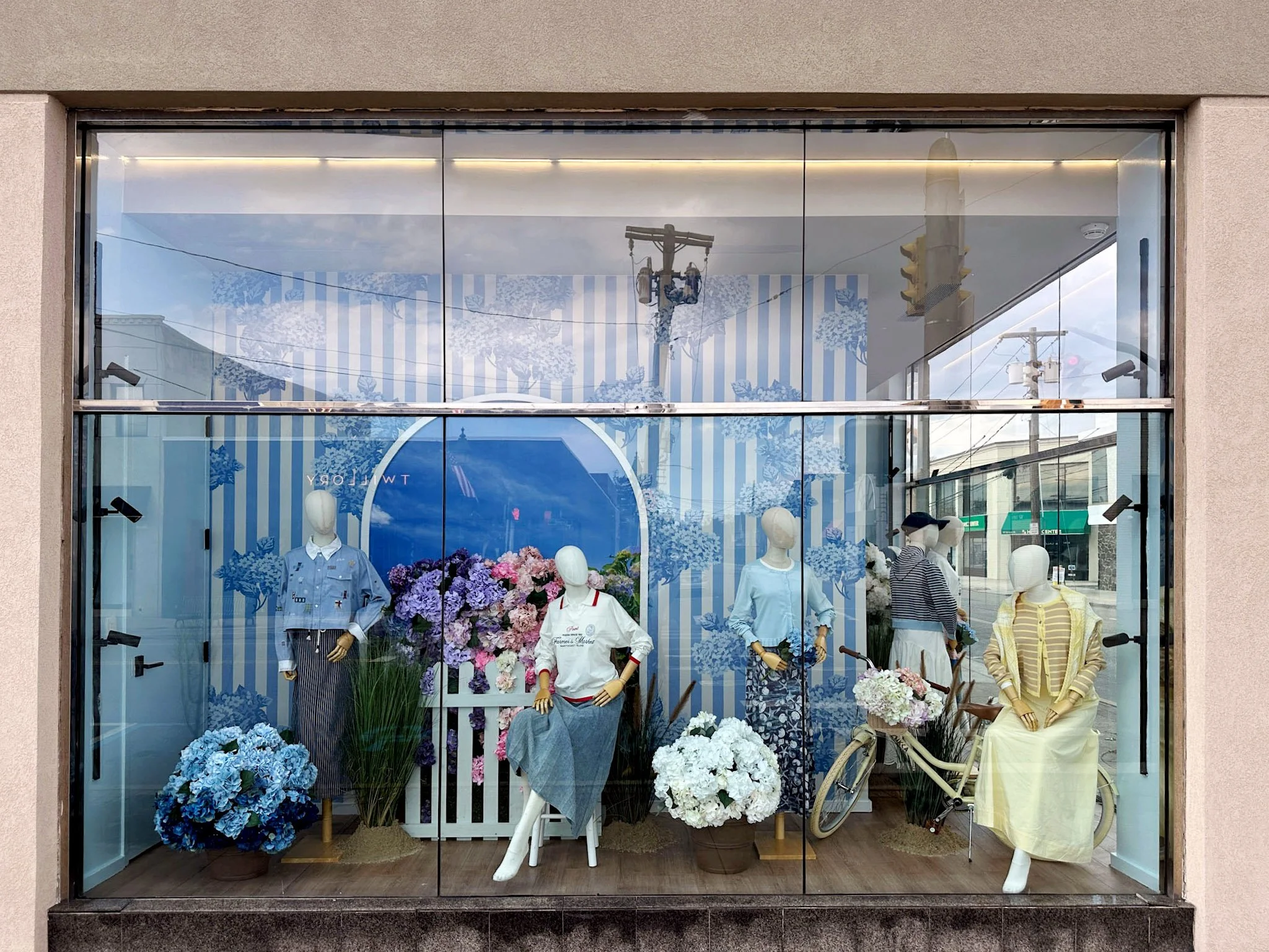 GALLERY COLLECTION 5 TOWNS PREPPY NANTUCKET WINDOW CONCEPT