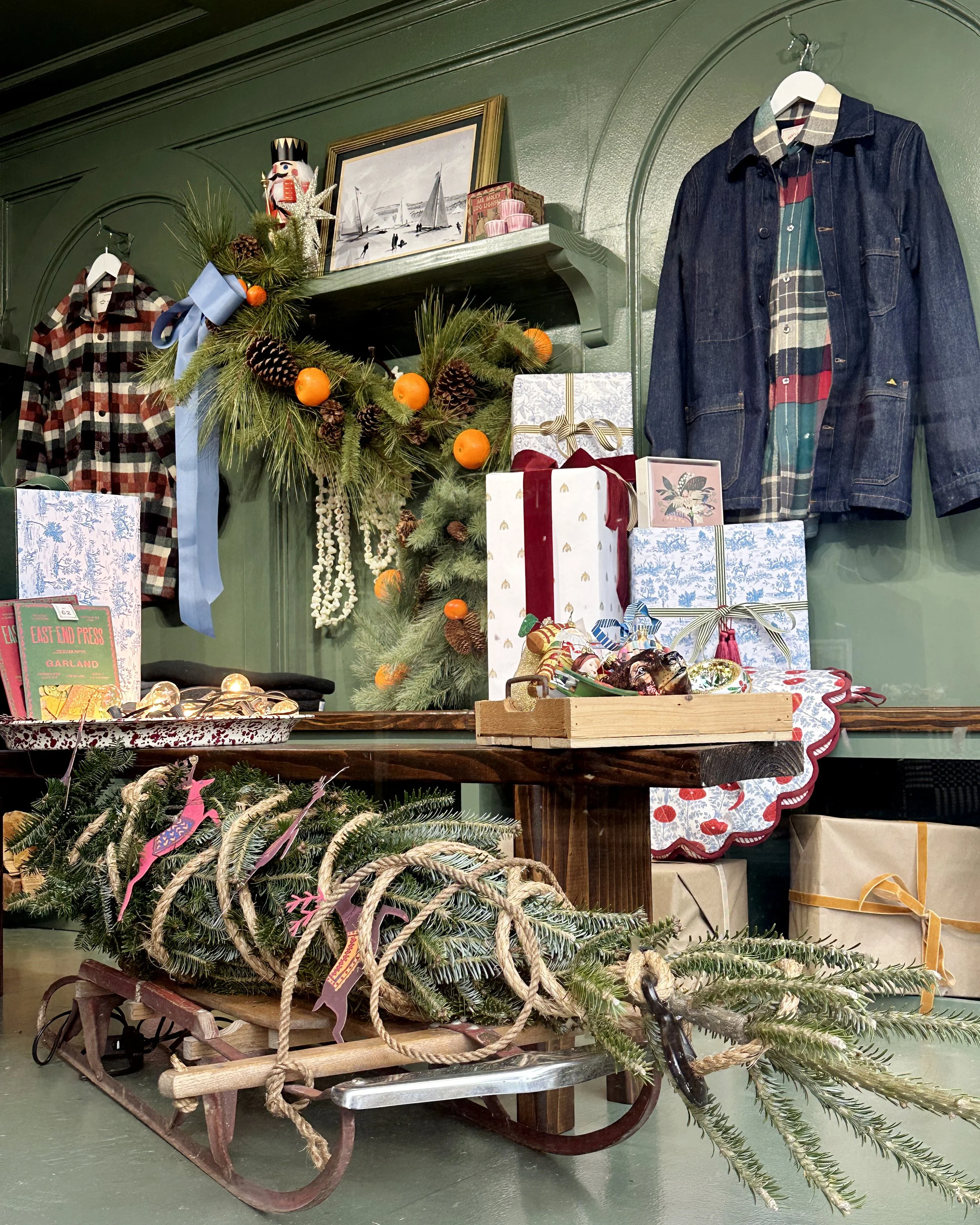 Update NY Vibes with Xmas Tree on Sled in Hudson NY 