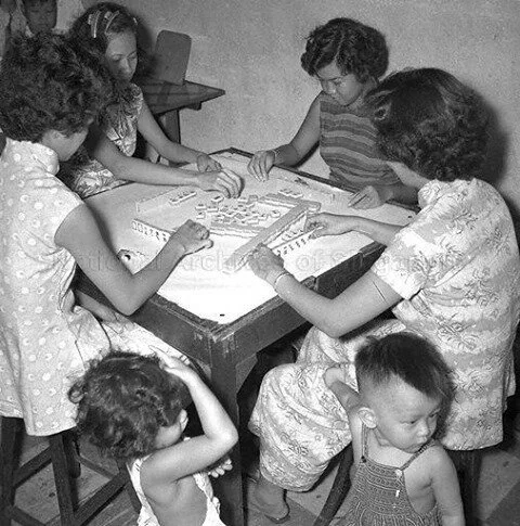 Mahjong has always been a favourite pastime amongst Chinese Singaporeans, even in the turbulent '50s where curfew was imposed.⁠
⁠
Did you know, the standard Singaporean Mahjong tile system consists of 148 tiles because of extra animal sets that we us