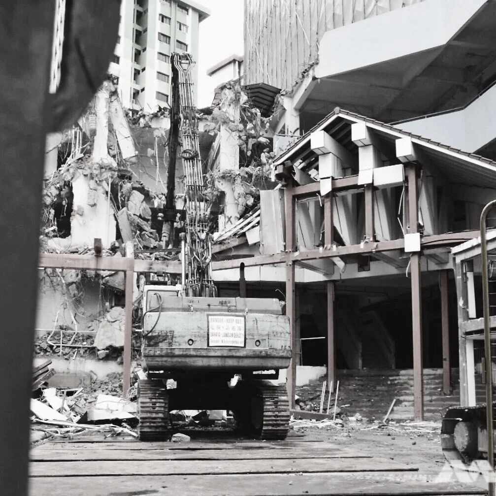 Rochor Centre was a HDB estate on the fringe of Bugis. It was built in 1977 as part of an urban renewal programme to remove the squatters in the city, with four blocks sharing a playground and fitness facilities on the podium at the fourth floor. The