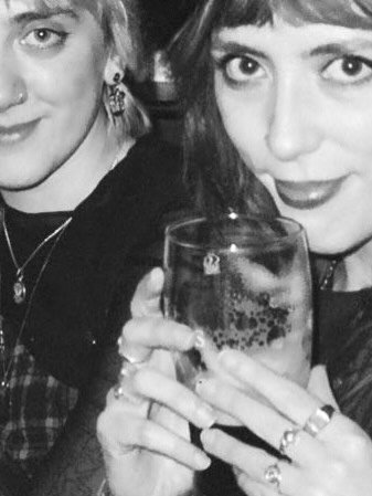 @voices_radio show yesterday eve celebrating women in alt/rock/shoegaze, all vinyl set, second slide is the tracklist and u can listen back on the Voices Radio Soundcloud/Mixcloud (link in bio) ! 🤍🫵🏻❤️&zwj;🔥🙂&zwj;↕️ 

https://on.soundcloud.com/u