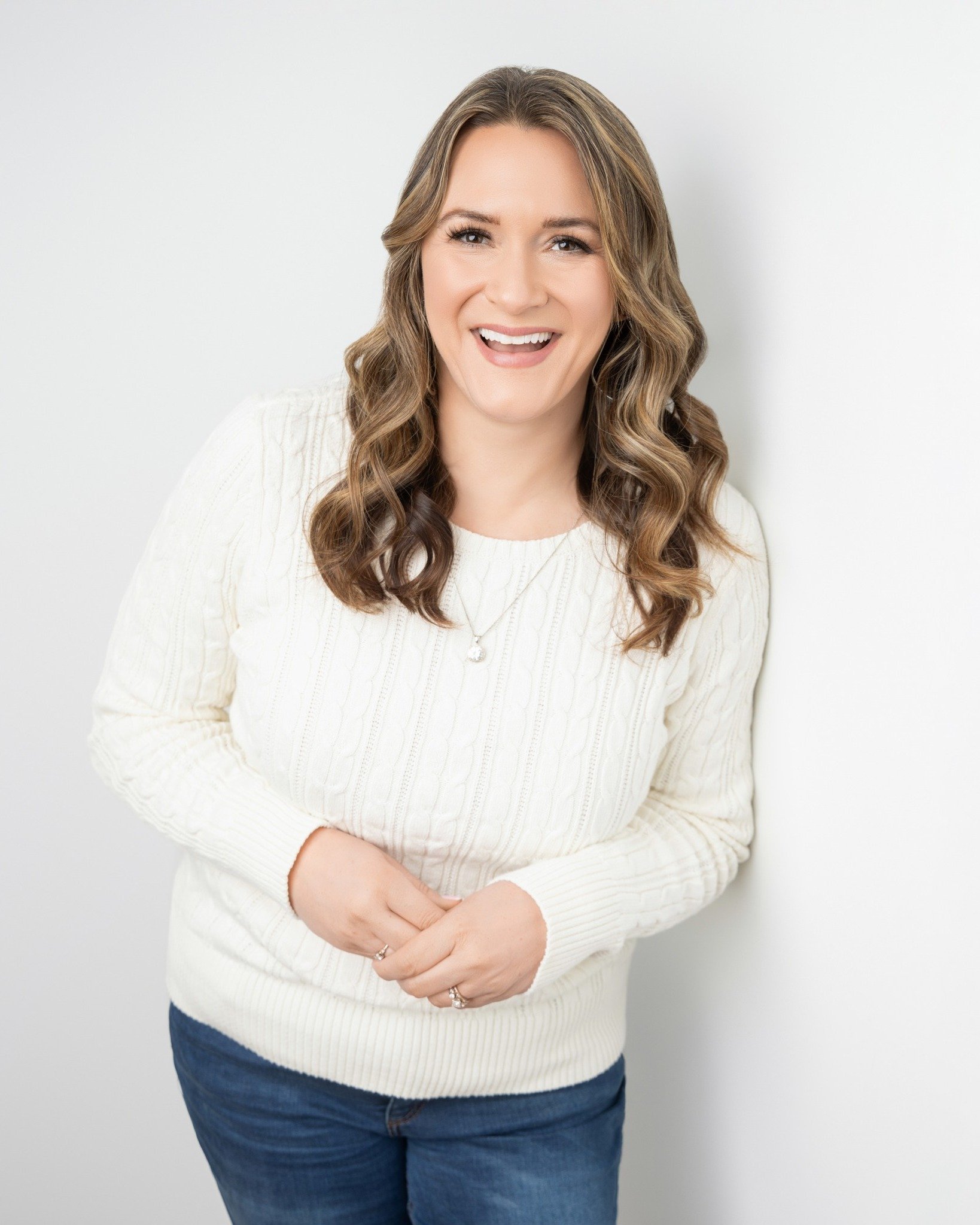 Kylene was stepping into a new role as Managing Editor of Hoard&rsquo;s Dairyman magazine. So she needed headshots that felt like her: professional, relatable, and warm.

We captured all of that as we chatted about cows, our families and our lives.

