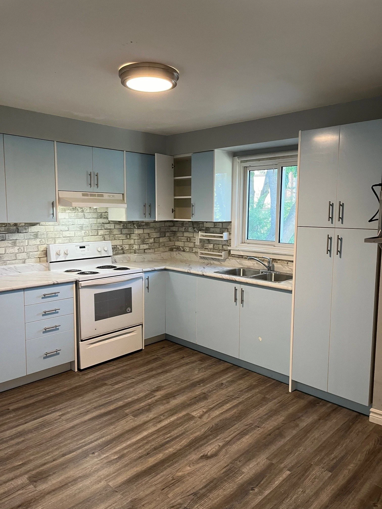 4 Bedrooms Kitchen - 2.jpg
