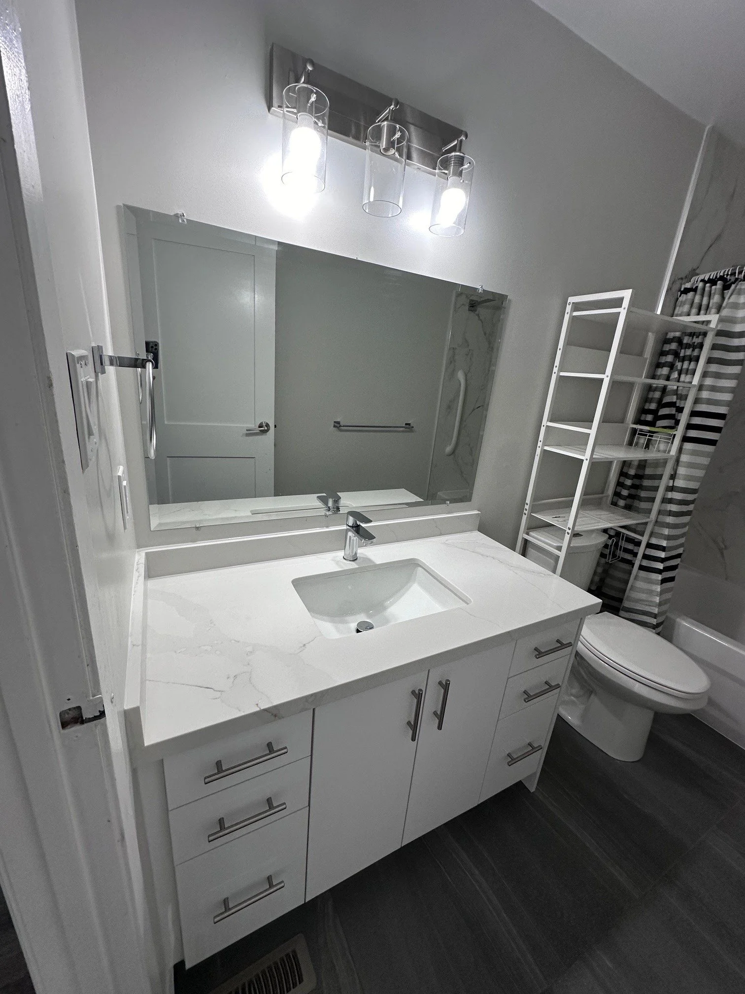 TH2612 BATHROOM - 2.jpg