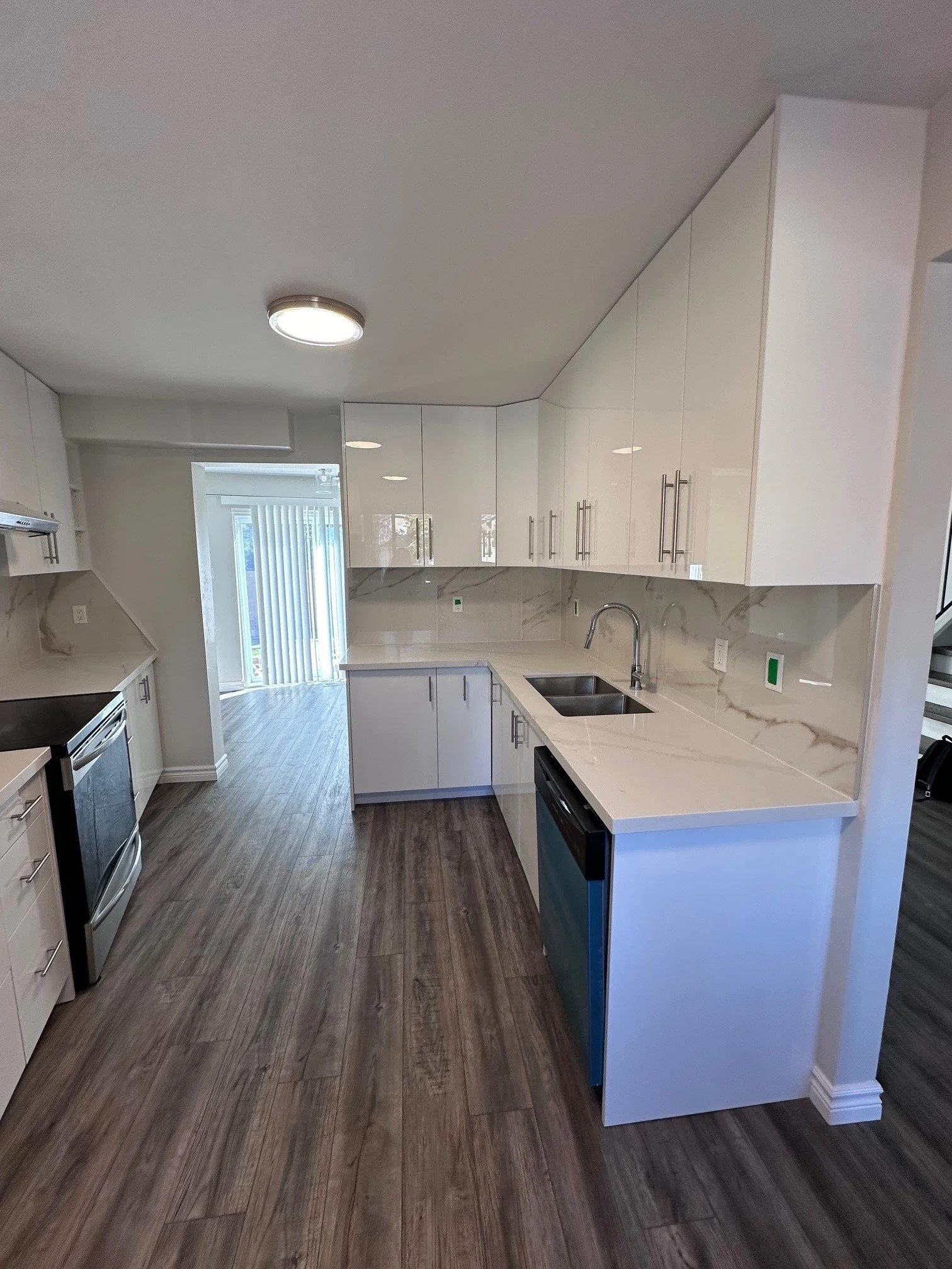 TH2612 KITCHEN - 1.jpg