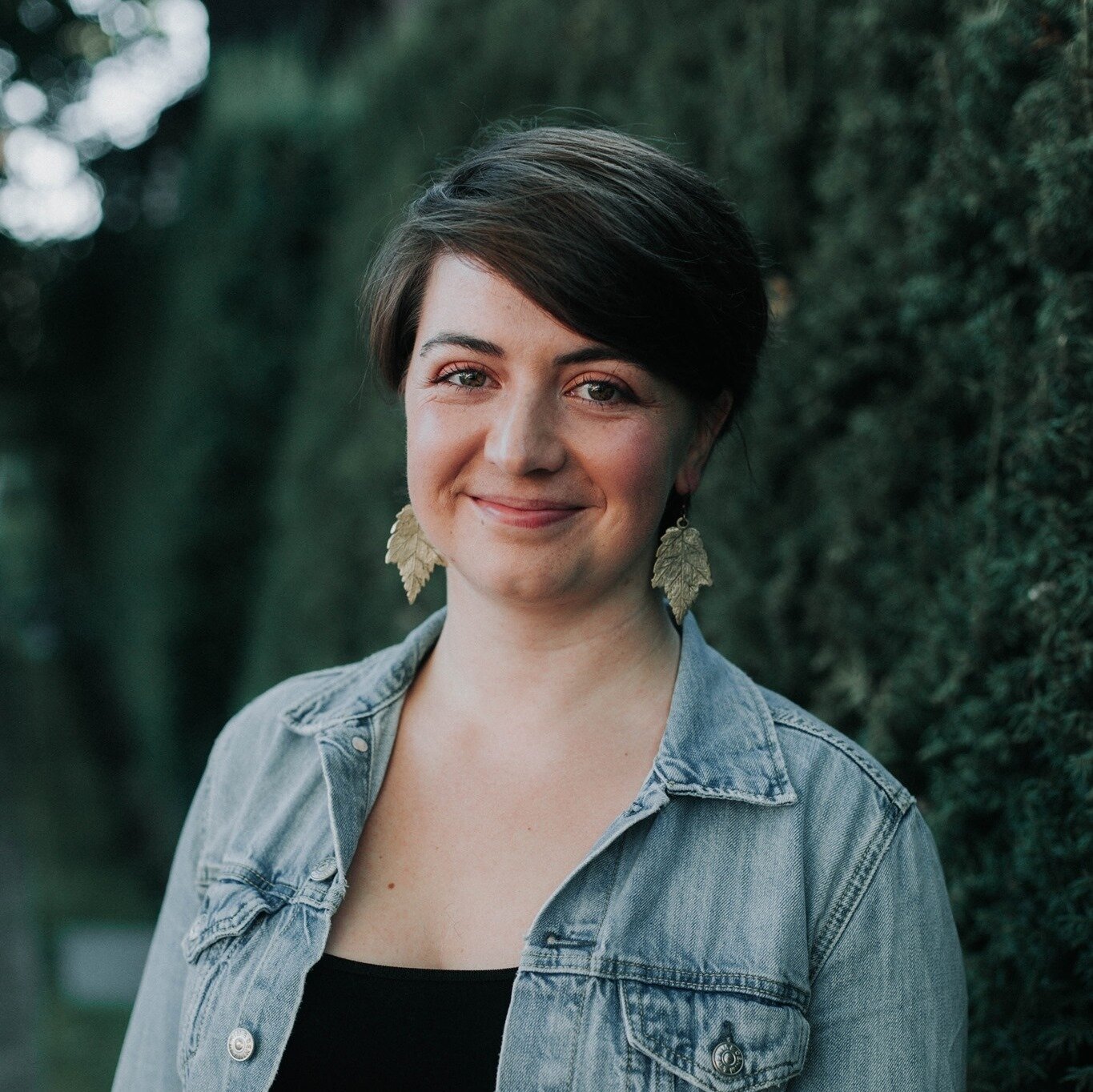 SHELBY BUSHELL (Director)
Shelby Bushell is a theatre maker and storyteller interested in exploring the meeting place between traditional theatre and digital media. She is currently finishing her Masters of Digital Media at Ryerson University, where