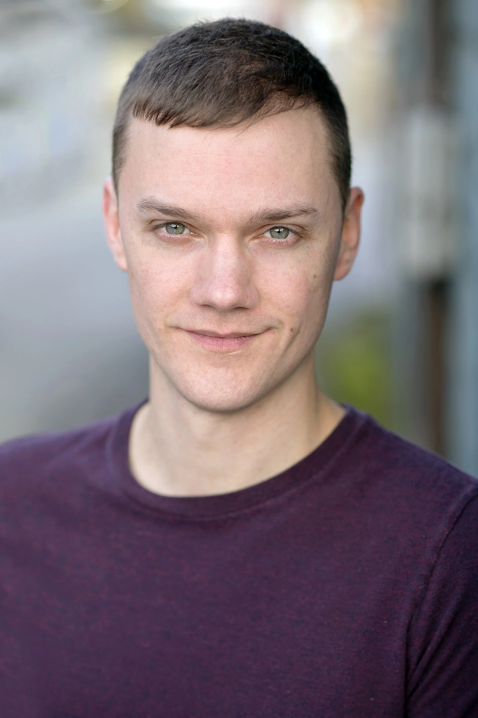 MATTHEW SIMMONS (Greg)
Matthew Simmons is an improviser, actor, and sound designer from New Westminster. He cut
his teeth onstage at Second Storey Theatre in Port Coquitlam. While there he joined Off Key
Improv and started creating unscripted musica