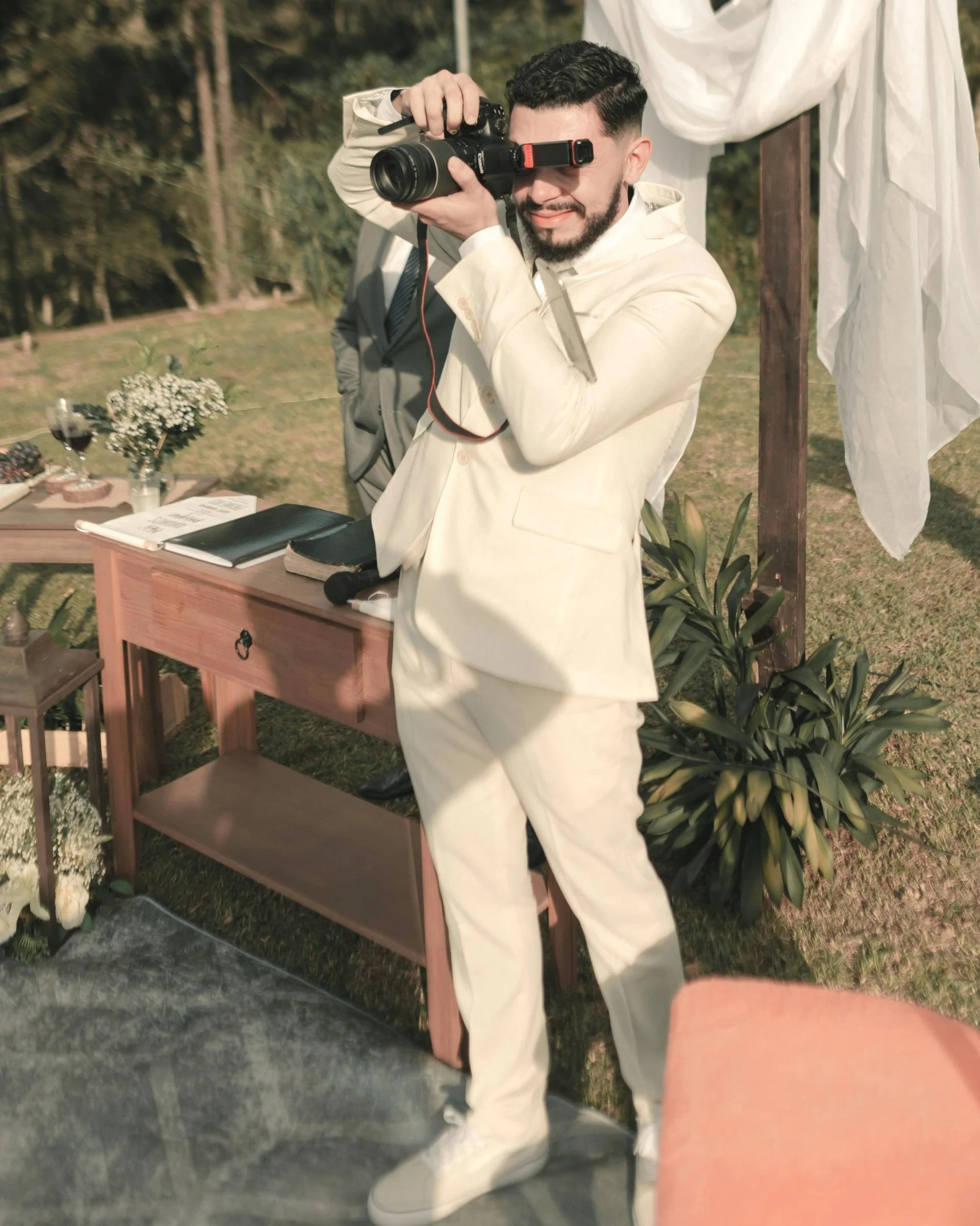 WEDDING PHOTOGRAPHER