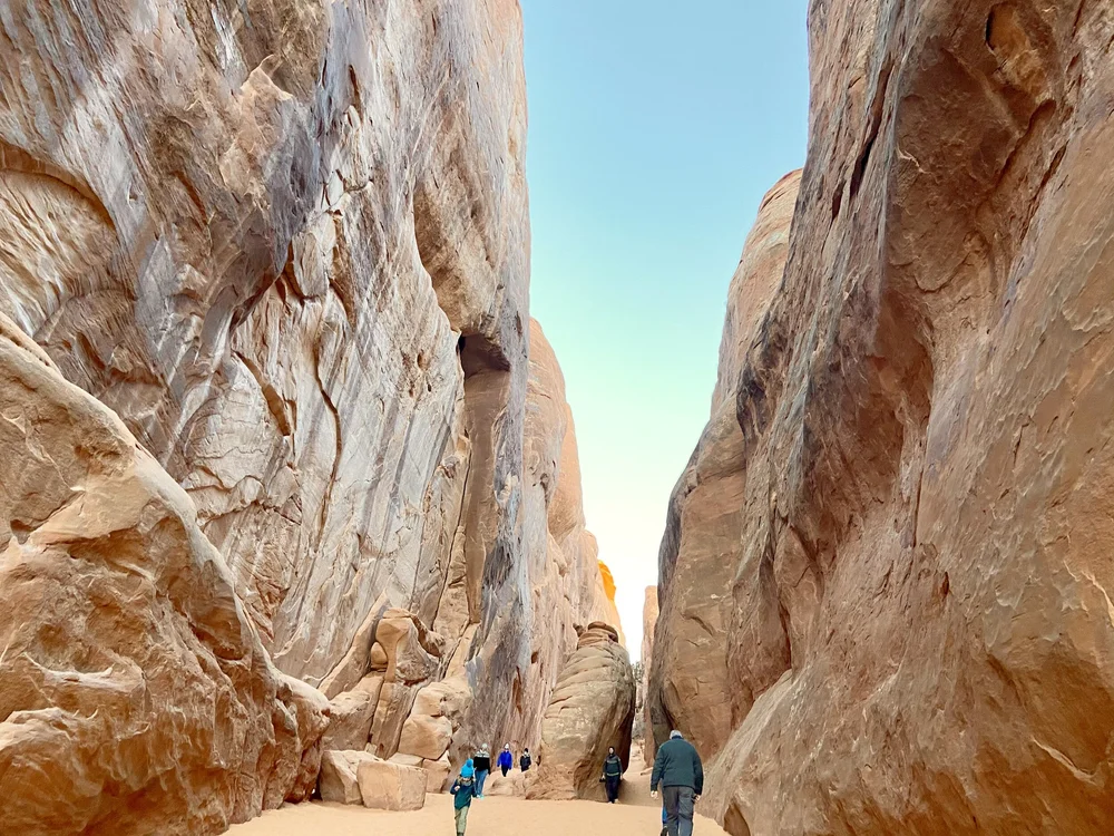 Walk to Sand Dune Arch 