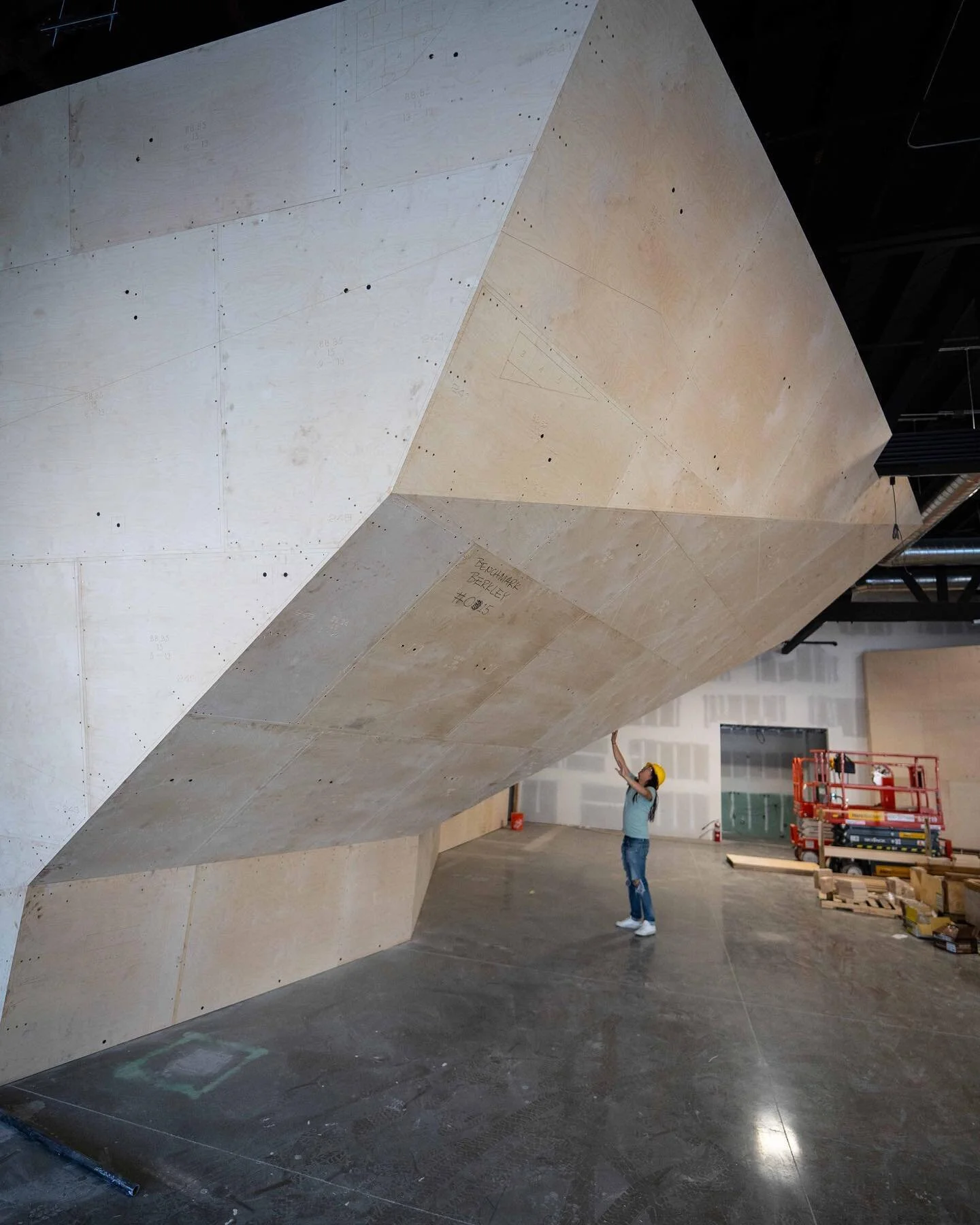 &quot;THE WEDGE&quot; - one of the sickest walls we've seen 😷🤯⁣⁣
⁣⁣
More deets 👉 @benchmarkberkeley⁣
⁣
Coming very soon...⁣⁣
⁣⁣
⁣⁣
#climbinggym #boulderinggym #bouldering #gym #indoorclimbing #newclimbinggym #rockclimbing #bayareaclimbing #berkele