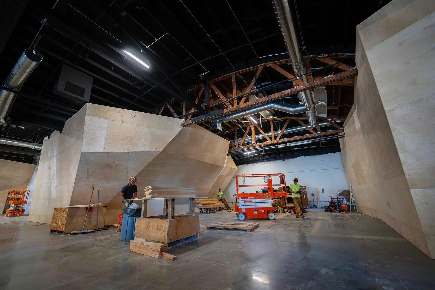 It's all coming together over at our new location in Berkeley. We'll be climbing on these walls before you know it 🥳 ⁣
⁣
Follow 👉 @benchmarkberkeley for more images and construction updates, and don't forget to check out our Founding Member Flash S