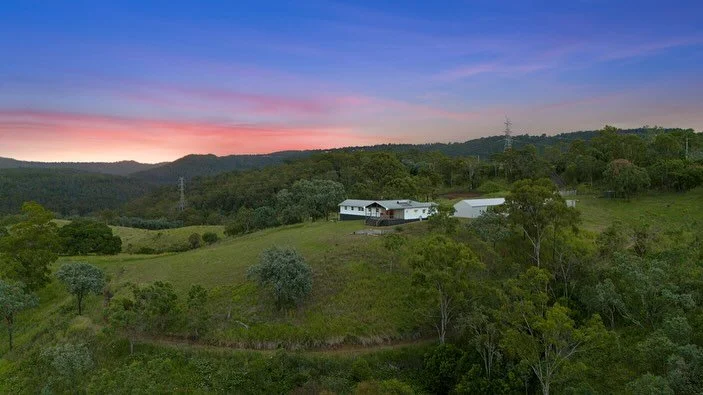 Huge block, Plenty of privacy, endless options and views to die for! @graceestateagency is a pleasure to work with. Absolute professionals from that to finish. #realestate #darlingdownsproperty #realestatephotography #propertymarket #realestatemarket