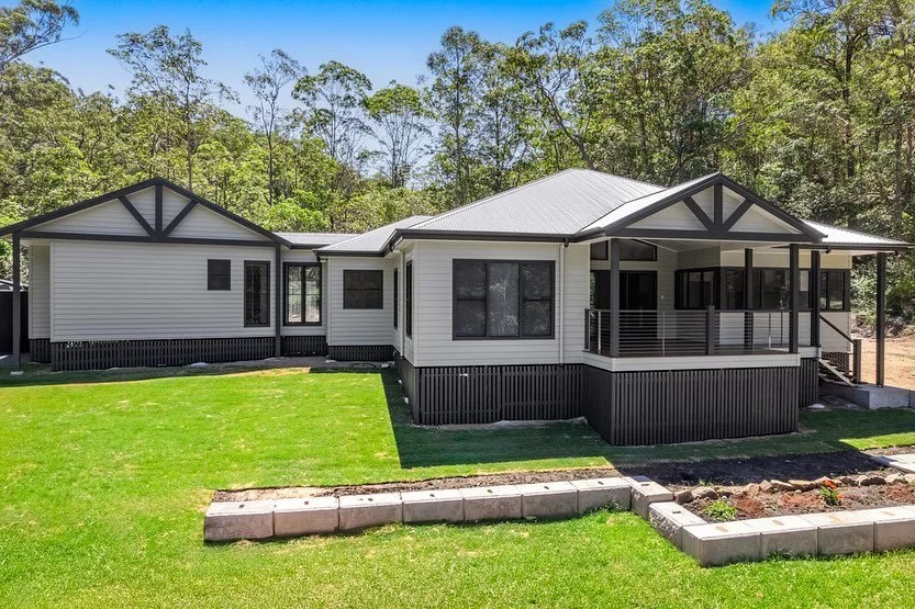 Nestled deep up into the forest, this new build by @kronkconstructions has it all, huge deck for entertaining, spacious kitchen, and plenty of glass in all the right spots to let the ambient light and sounds of the forest fill the home.