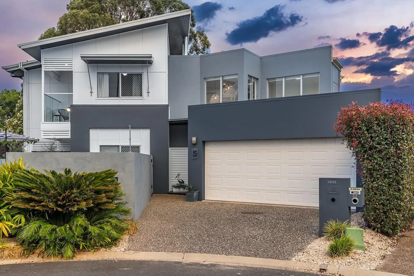 Gotta love a twilight shoot #realestatephotographer #realestatephotography #propertyphotography #toowoombaregion #toowoombabusiness #toowoombaphotographer
