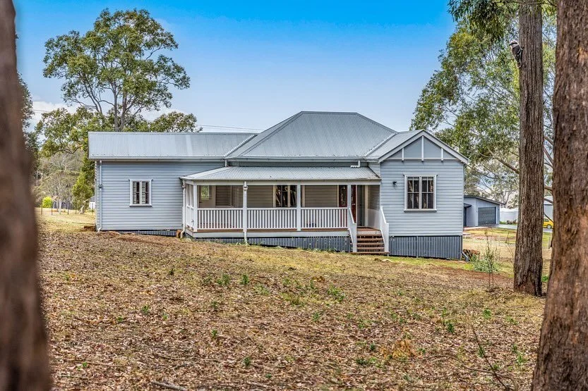 Recently renovated with lovely views and a huge block! Can you find the kookaburra? @successrealtyqld #realestatephotography #propertyphotography #toowoombaregion #darlingdowns