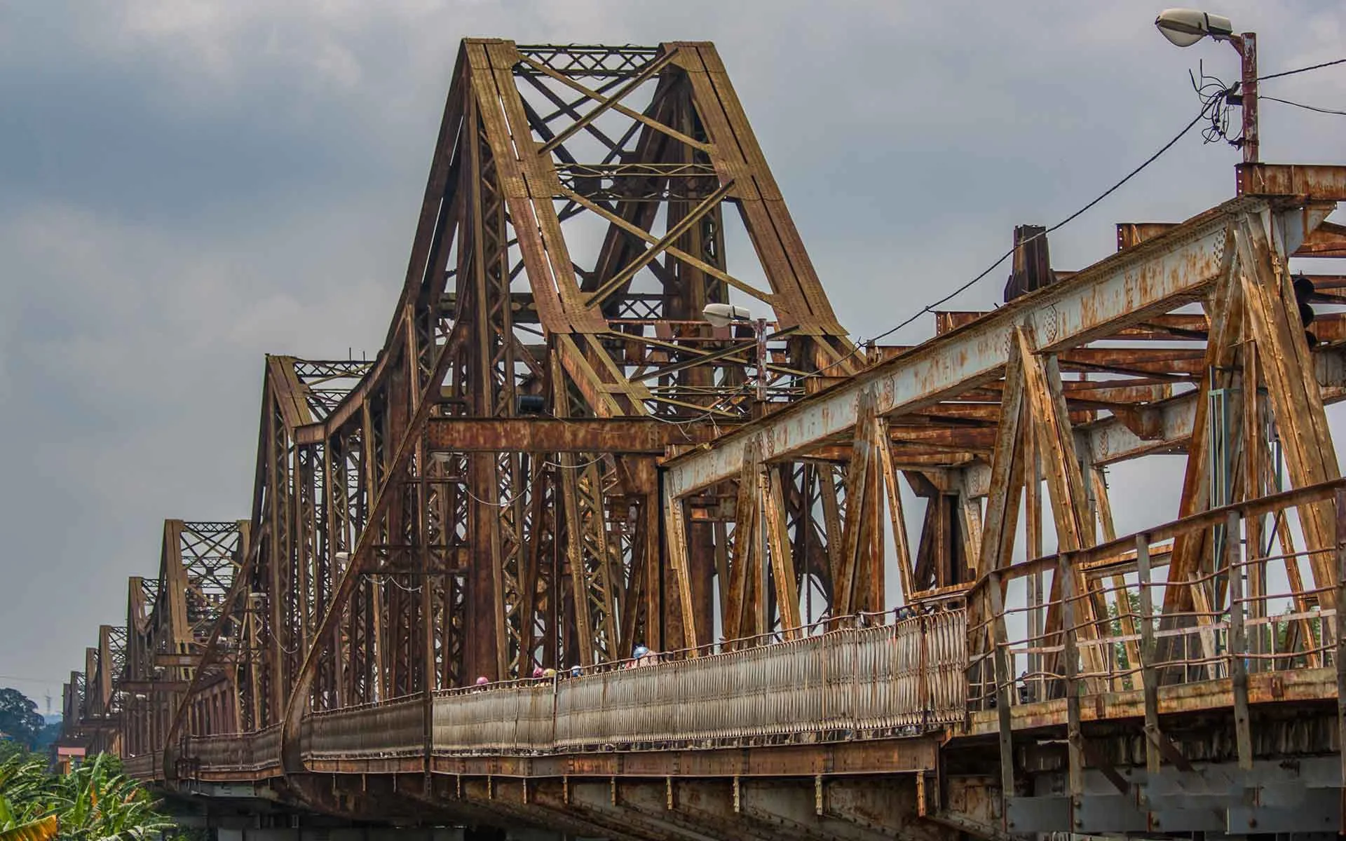 Hanoi-Long-Bien-Bridge.jpeg