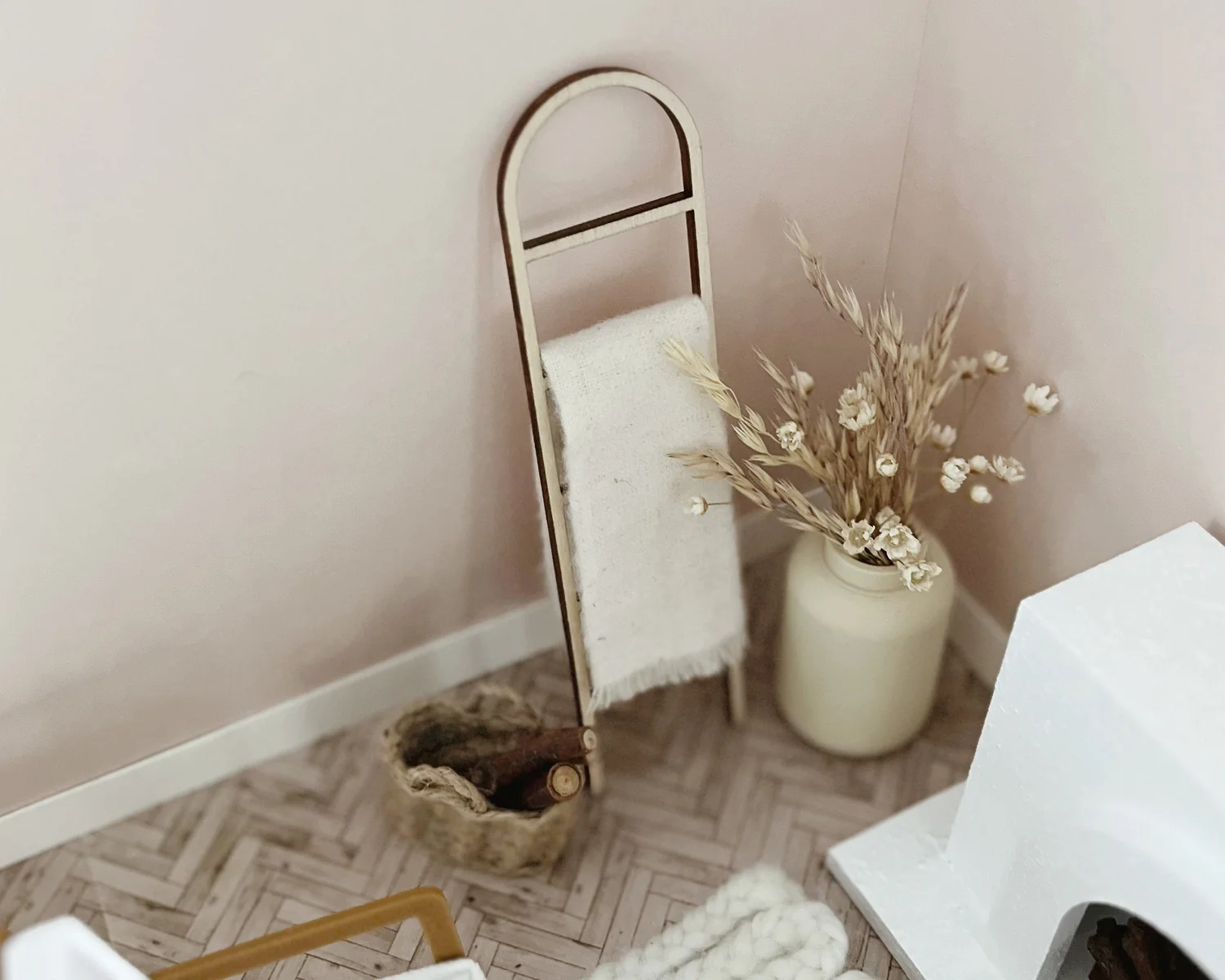 Miniature Blanket Ladder Wood 1:12 Scale Modern Dollhouse Throw