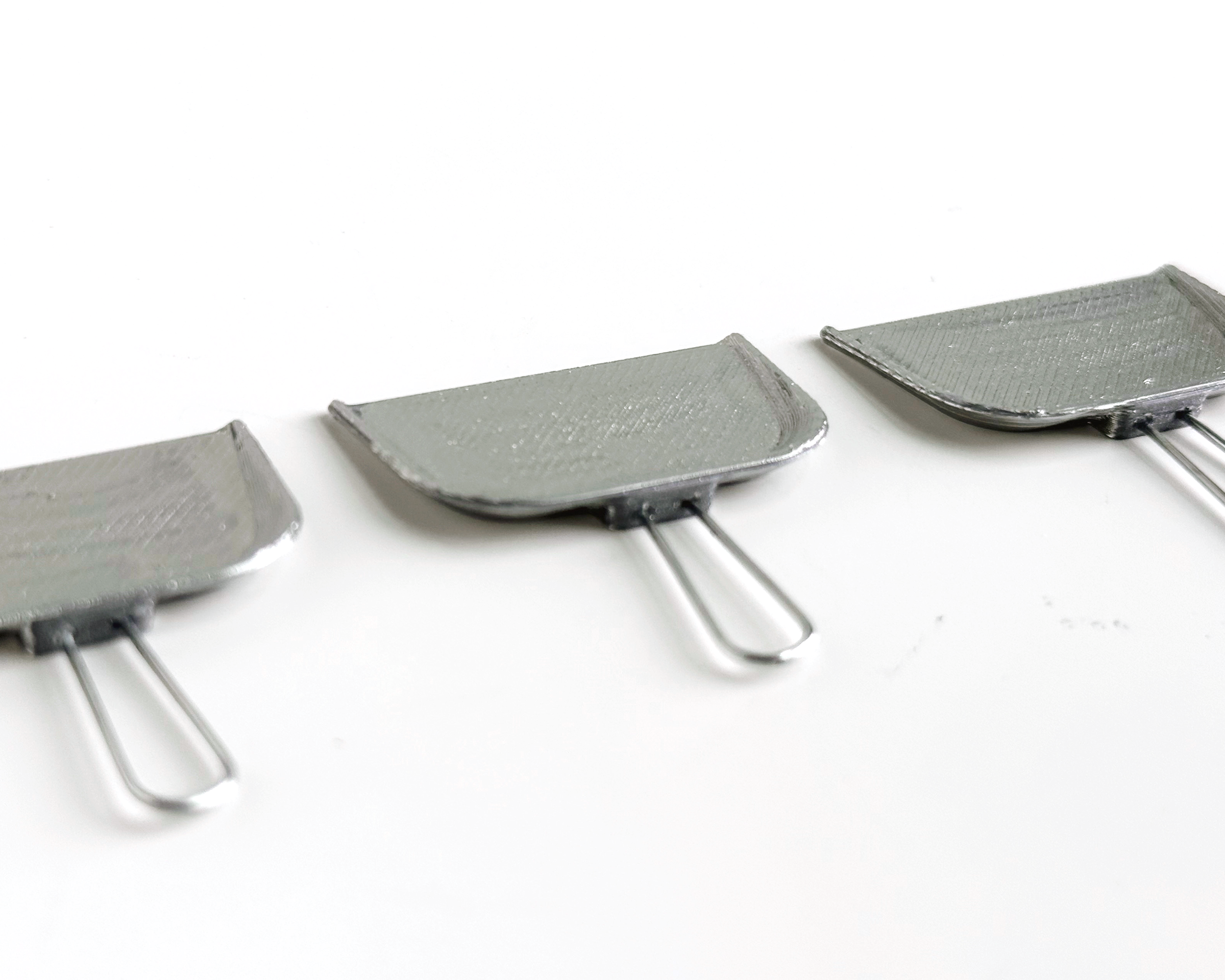 Miniature-Dollhouse-Dustpan-3.png