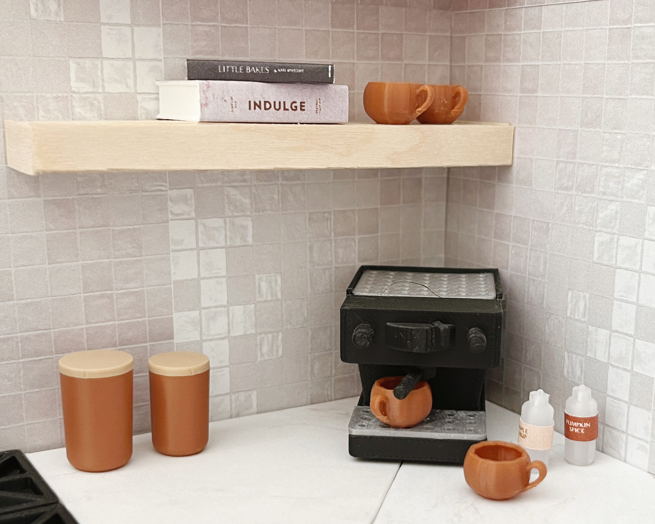 Set of 4 miniature pumpkin mugs – 1:12 scale plastic dollhouse coffee cups for fall décor and kitchen accessories.