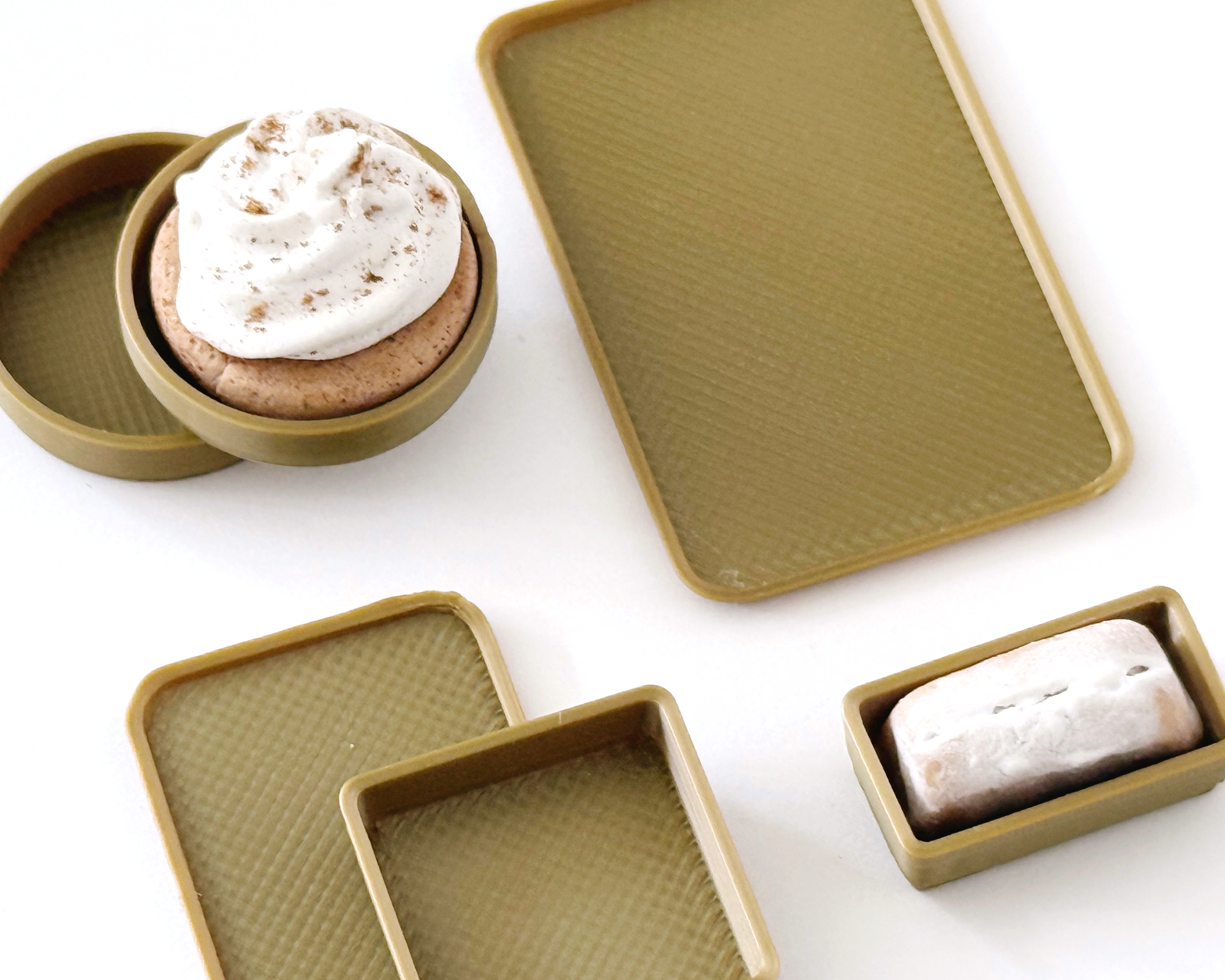 Miniature Baking Trays: Gold Dollhouse Kitchen Cookie and Cake Bakeware, Set of 6