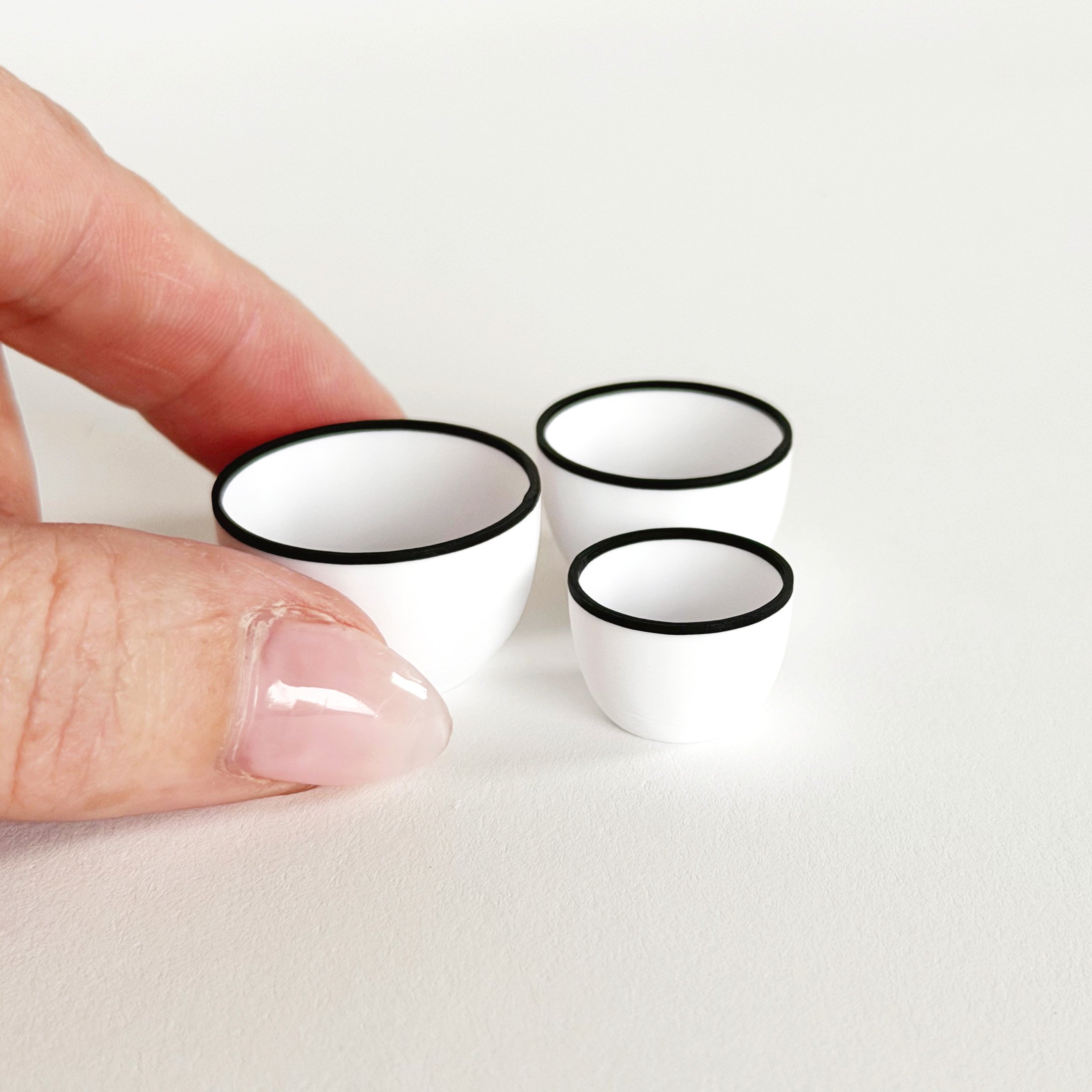 1:12 scale miniature nesting bowls shown to demonstrate realistic dollhouse kitchen proportions.