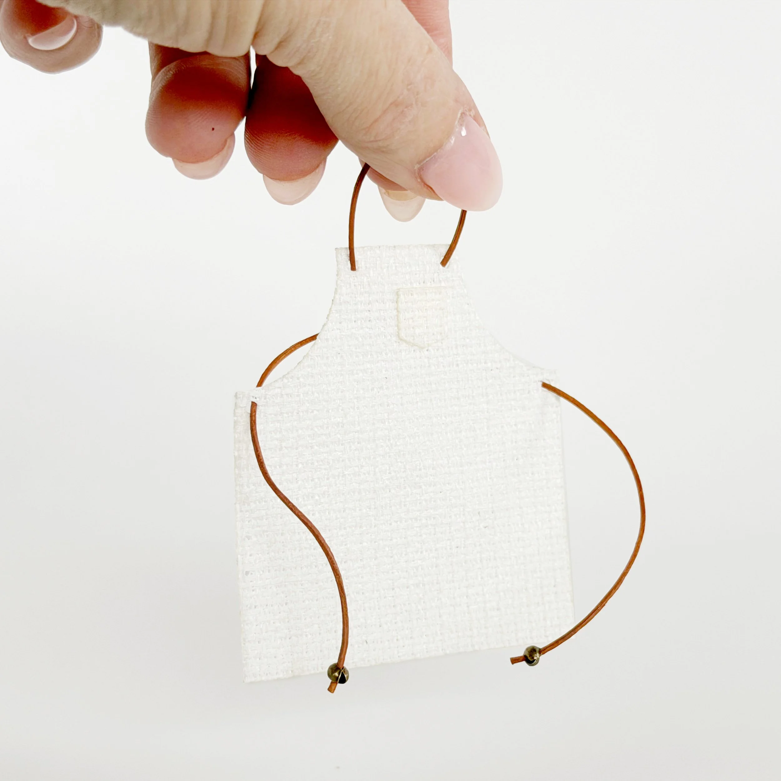1:12 scale miniature apron kitchen accessory