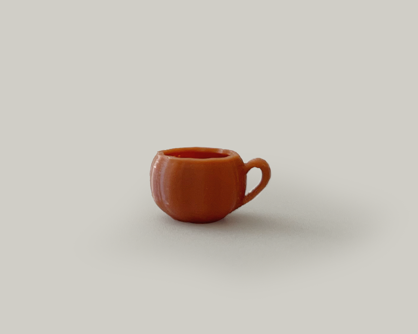 Set of 4 miniature pumpkin mugs – 1:12 scale plastic dollhouse coffee cups for fall décor and kitchen accessories.