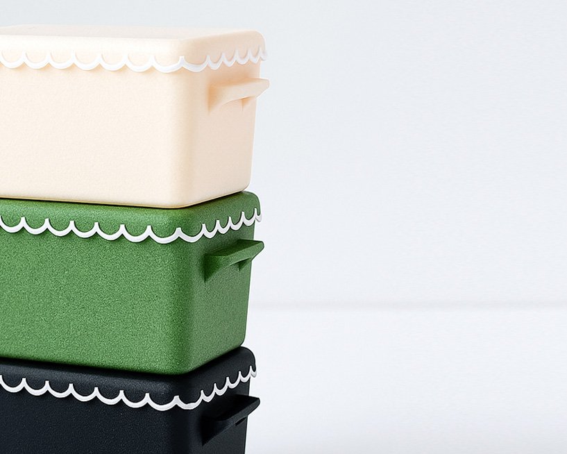 Miniature Dollhouse Cooler with Ice – Scallop Edge Lid – Black, Green, or Petal Pink – 1:12 Scale Accessory