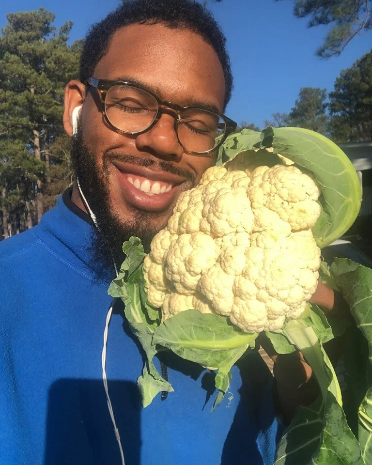 What's in season now!
Beets
Cauliflower 
Cabbage 
Carrots 
Turnips 
Swiss chard 
Apples 
Oranges and satsumas 
Grapefruit.
Do you know how powerful it is to eat fruits and vegetables in its season? 
Nature already knows what our bodies need , all w