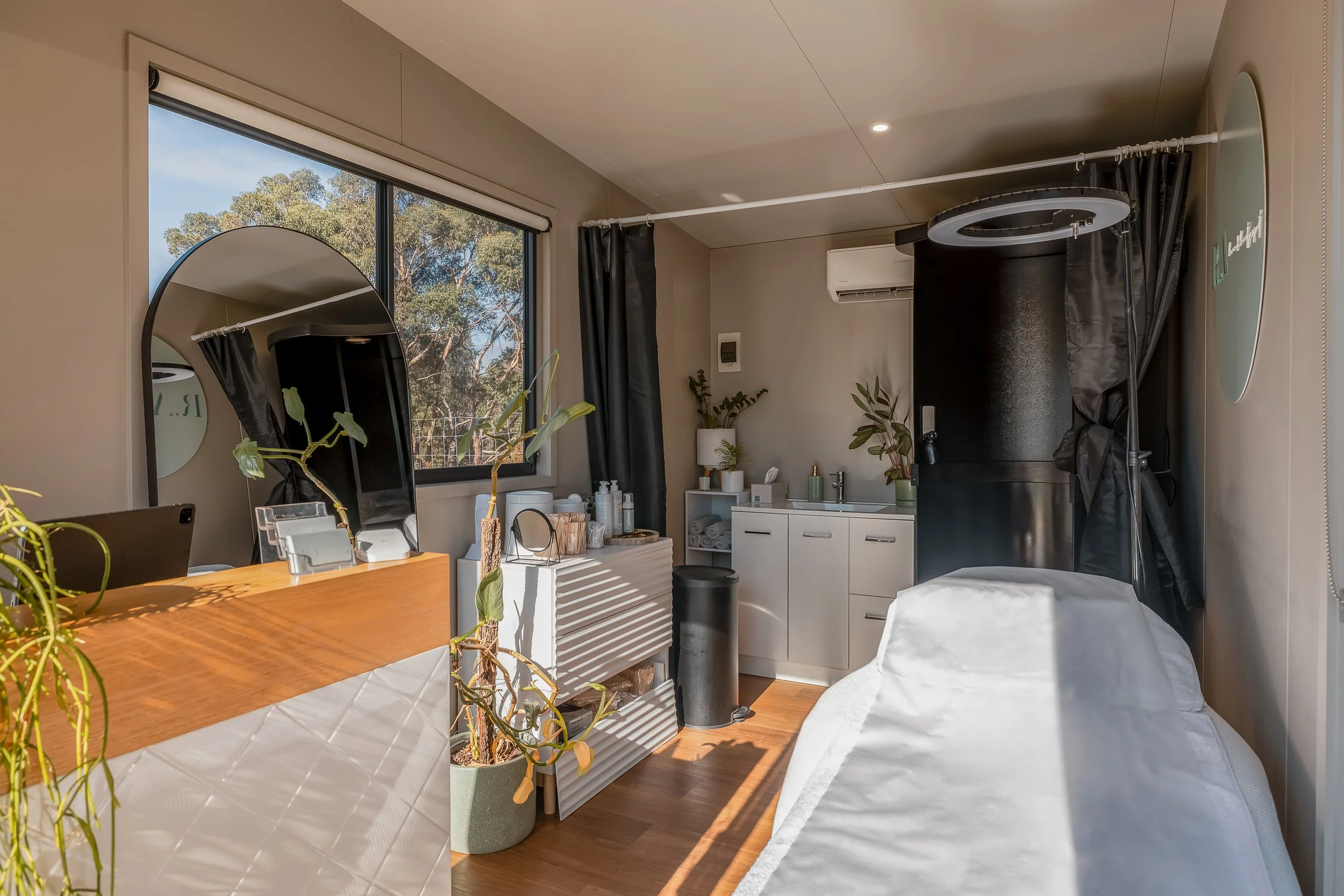 Room To Move Portable Beauty Salon