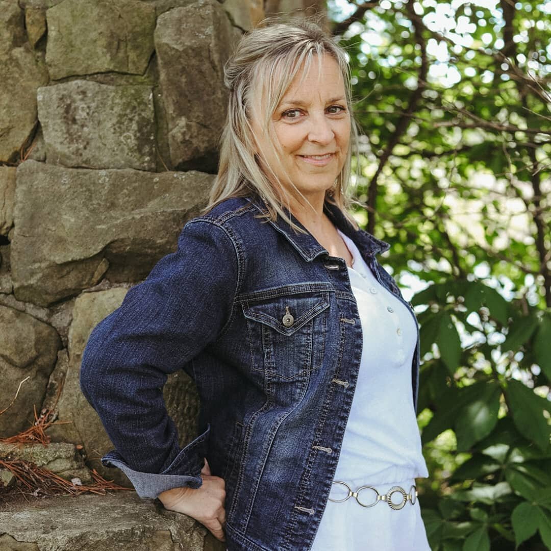Thank you @elizabethkingphoto for sharing your talent to make your clients feel comfortable in front of the camera! ☺ So grateful for all that you have done to get this one moving in the right direction..
.
.
.
.
.
.
.
.
..
#artistlife #artist #artis