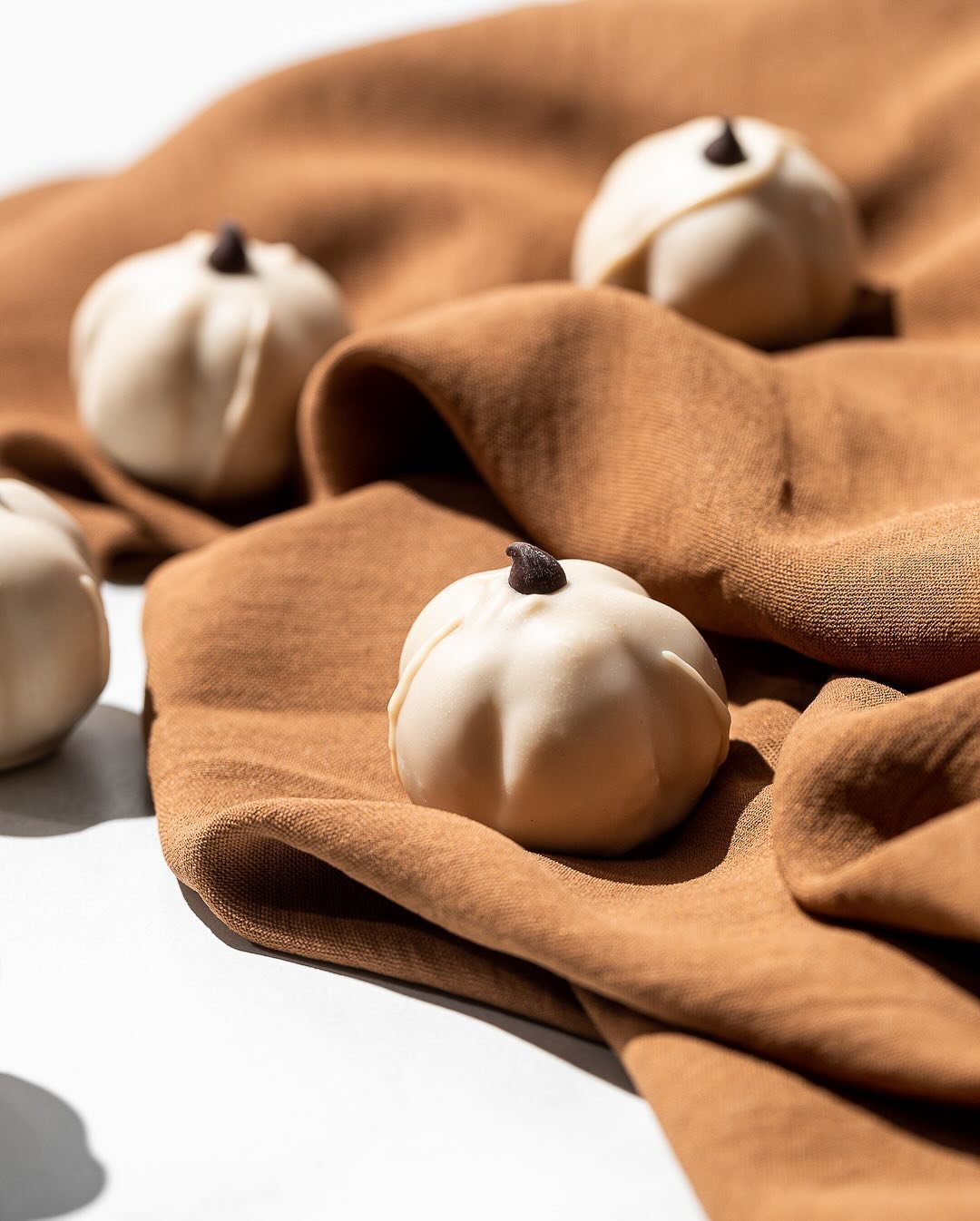 Celebrando Thanksgiving week con el material que hicimos para @morellachocolate 🍂

#thanksgiving #foodphotography #brightphotography #productphotography #foodstyling #thanksgivingdesserts