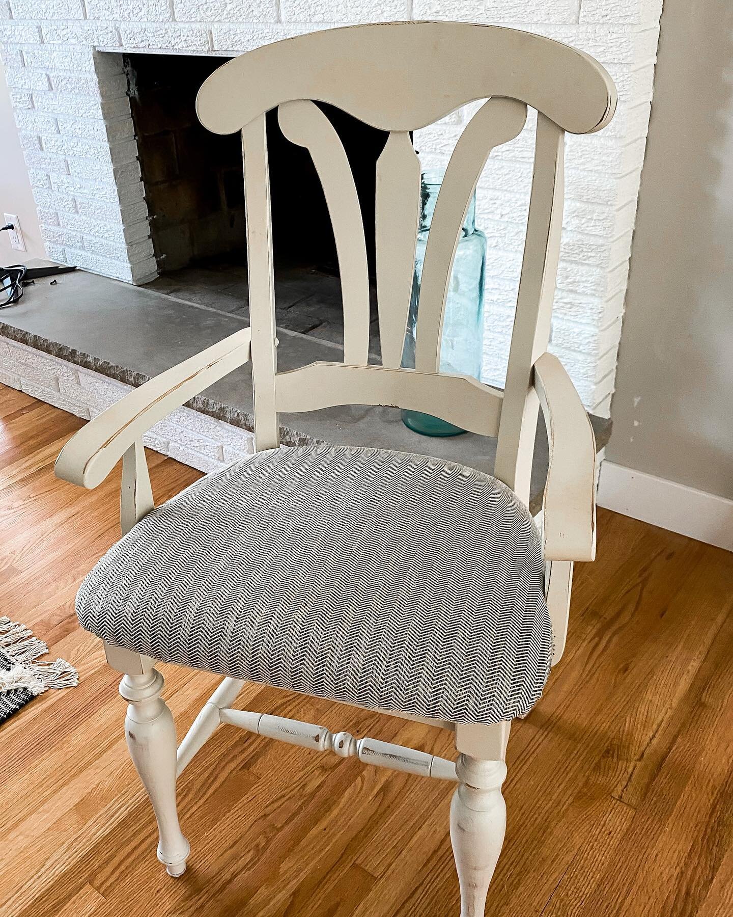 Quick little glow up on these dining room chairs!  This can be done with a pair of scissors and a staple gun. I have recovered a lot of chairs and it&rsquo;s so cost effective. These are the kinds of projects that can have such a huge impact on a roo