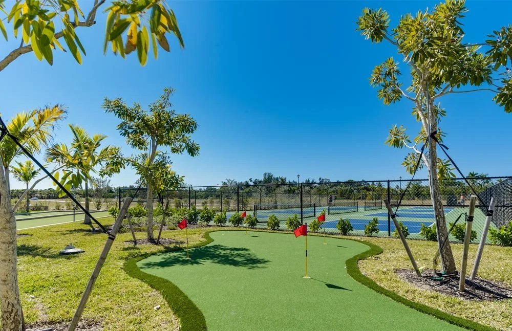4-hole-golf-course.jpg
