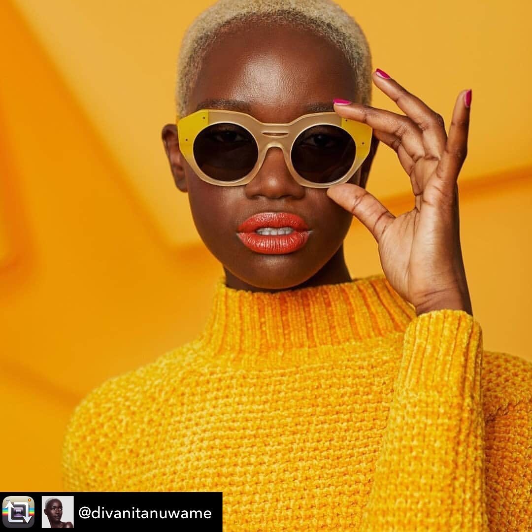 💛 🧡Looking at the weekend like 😎. Colourfully gorgeous!

Credit: @divanitanuwame 

Get your hair did by her too. @divanita_  Also accepting hair appointments in Montreal, Ottawa and Gatineau. 
.
.
.
.
.

#eyewear #glasses #frames #sunglasses
#blac
