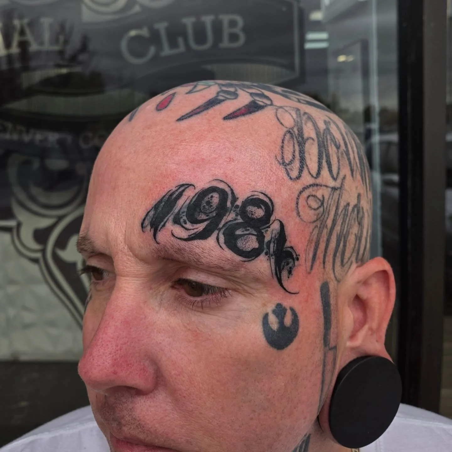 &quot;1981&quot; covered up this old tattoo for @they.never.stay thanks again for letting me do this one for you(swipe to see the before pic). 🙏
Always booking appointments, I have an opening for this Friday and more openings throughout the month. D