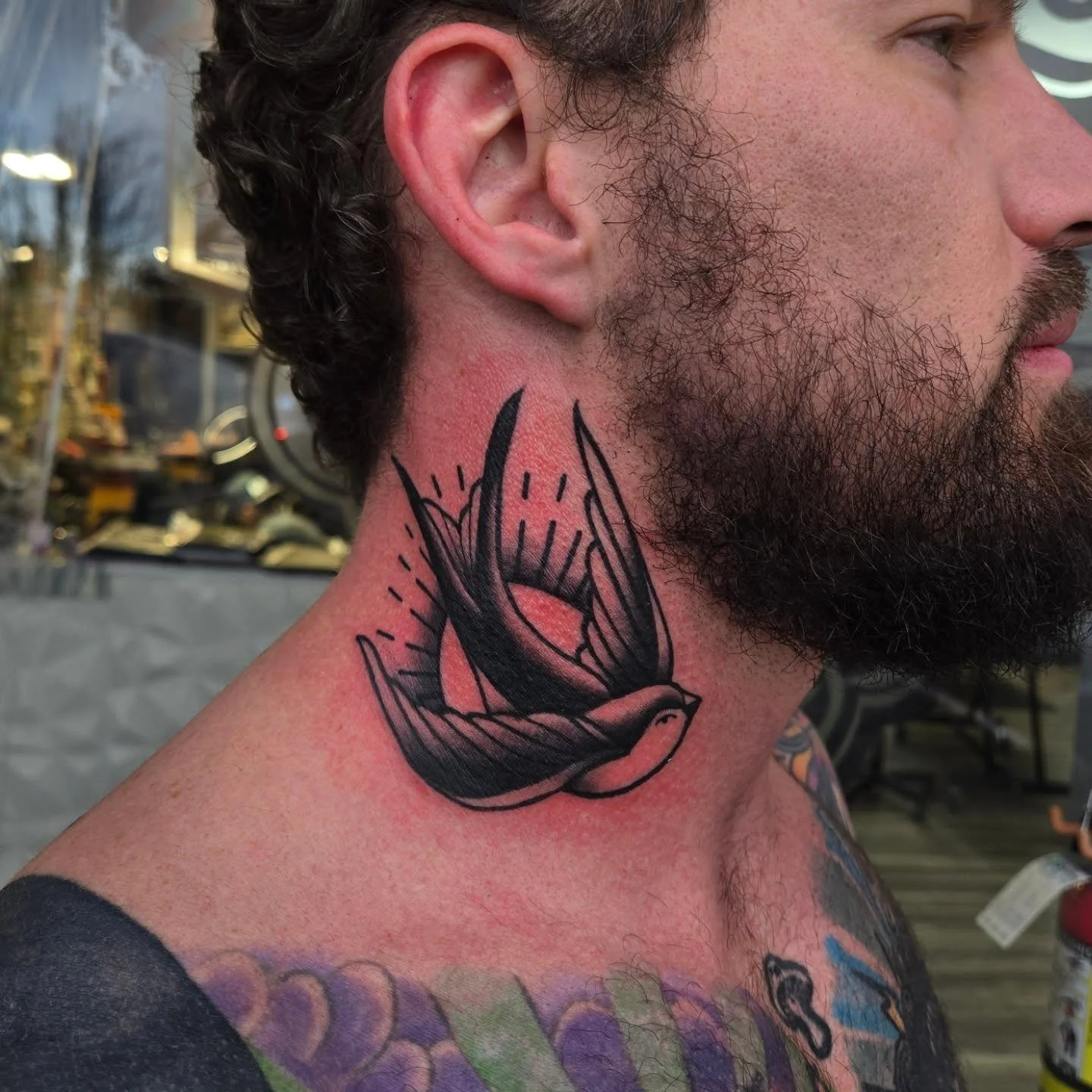 A little traditional bird on the neck from yesterday, I've been doing alot of neck tattoos lately. Thanks again @aridiculousnicholas for letting me do this one for you!

I dont just tattoo letters I can do whatever ideas you have 🤘, I have some open
