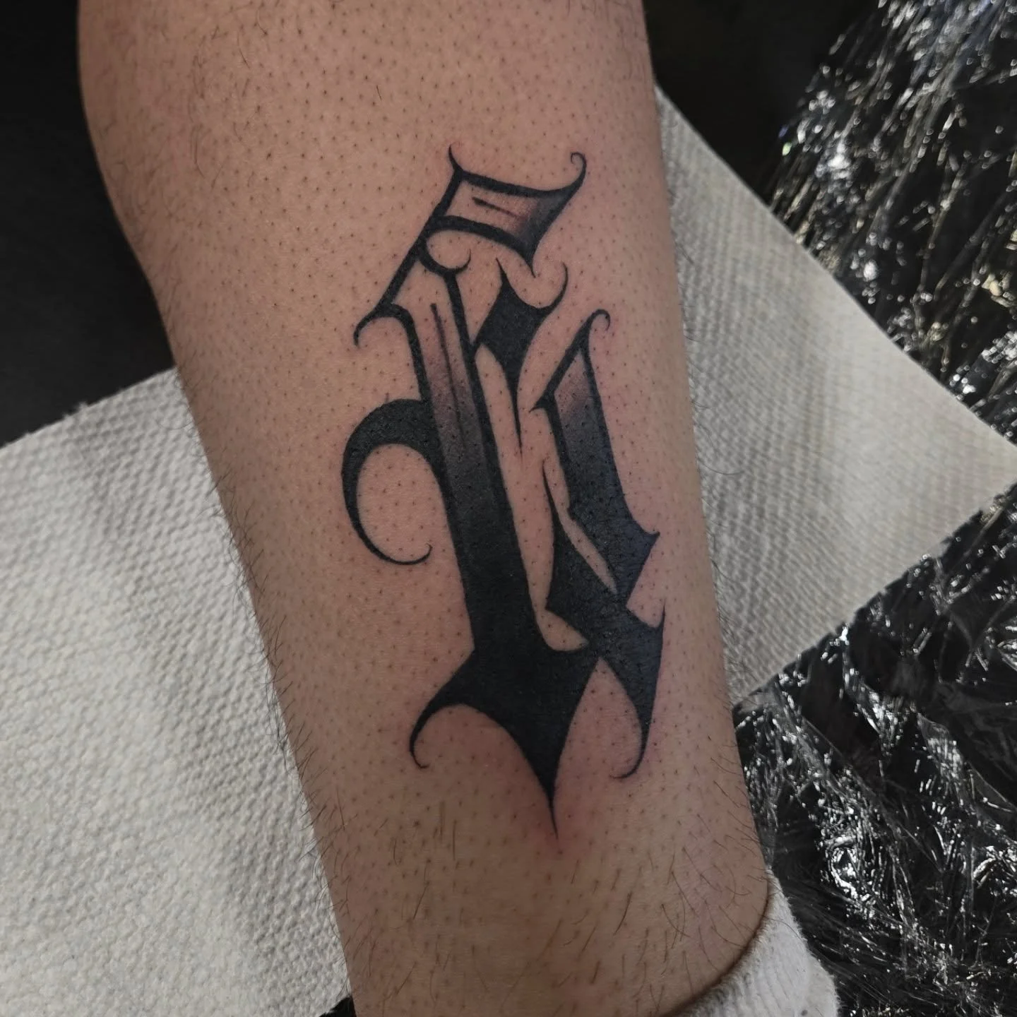 I had alot of fun doing this letter "E" today for @younghammr06 thanks again for coming down and letting me do your first tattoo and talking jiu-jitsu with me for a couple hours 🤘 Its always fun tattooing the people I meet through jiu-jits