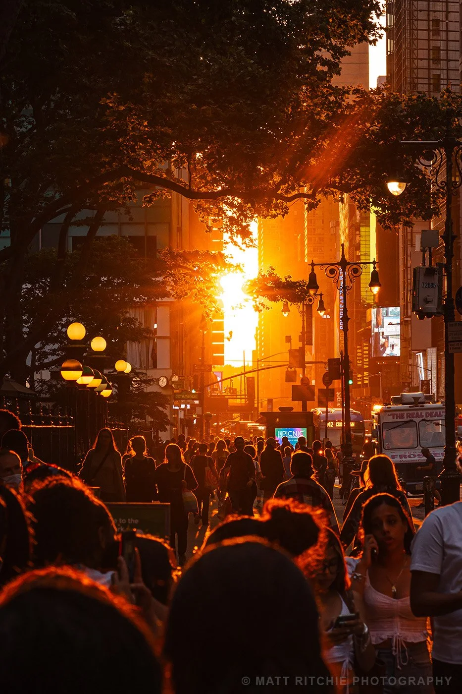 manhattanhenge-nyc-sunset-bryant-park.jpg