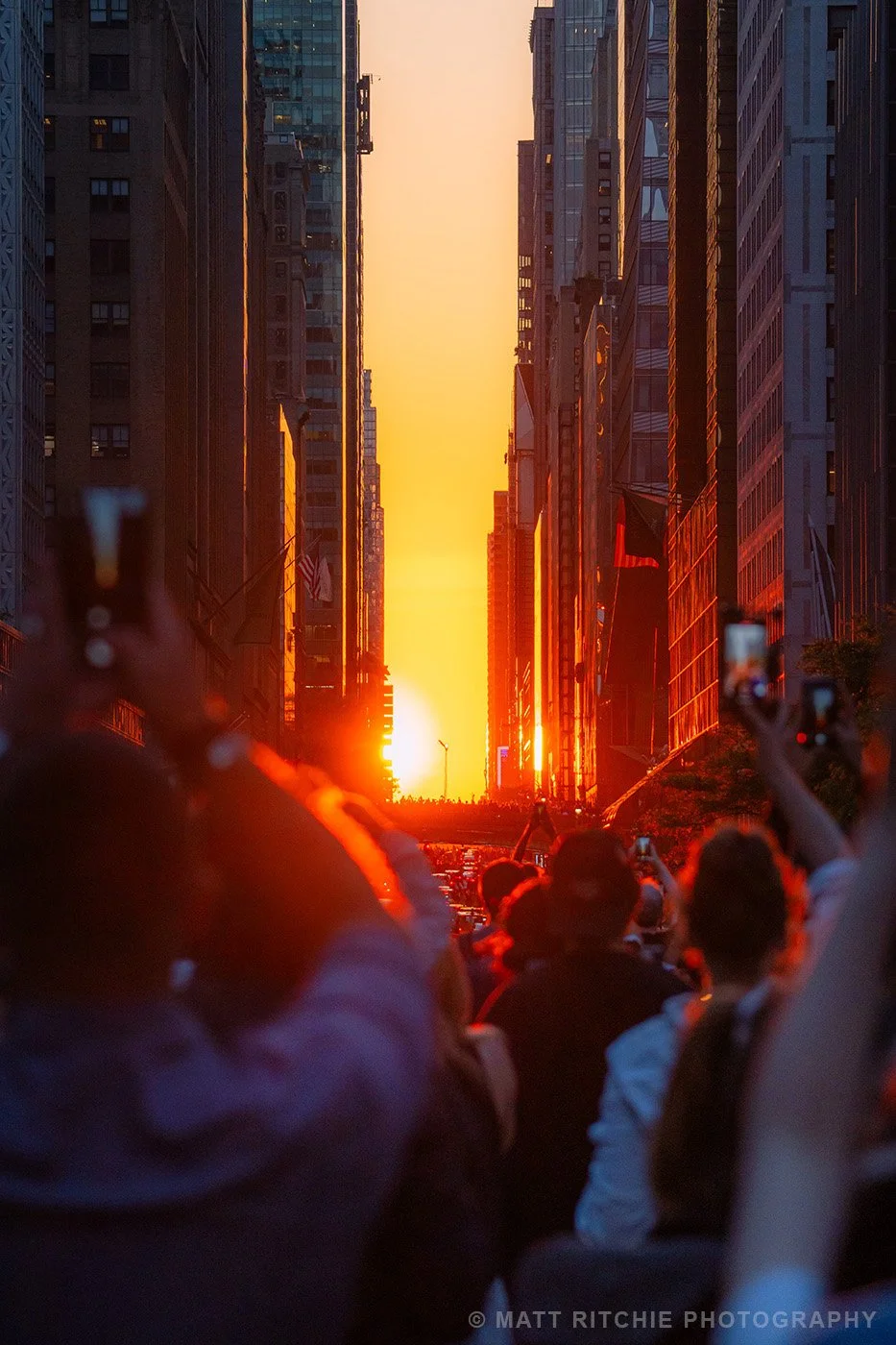 manhattanhenge-nyc-sunset-crowd.jpg