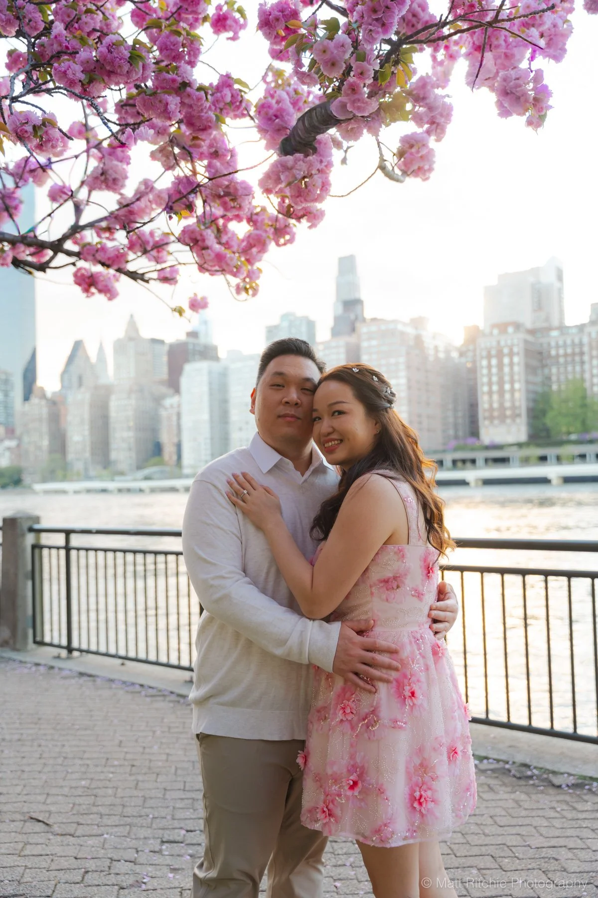Roosevelt-Island-Engagement-Couple-MRP06766.jpg