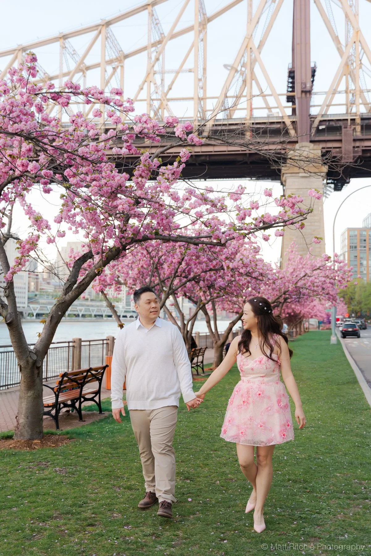 Roosevelt-Island-Engagement-Couple-MRP06589.jpg