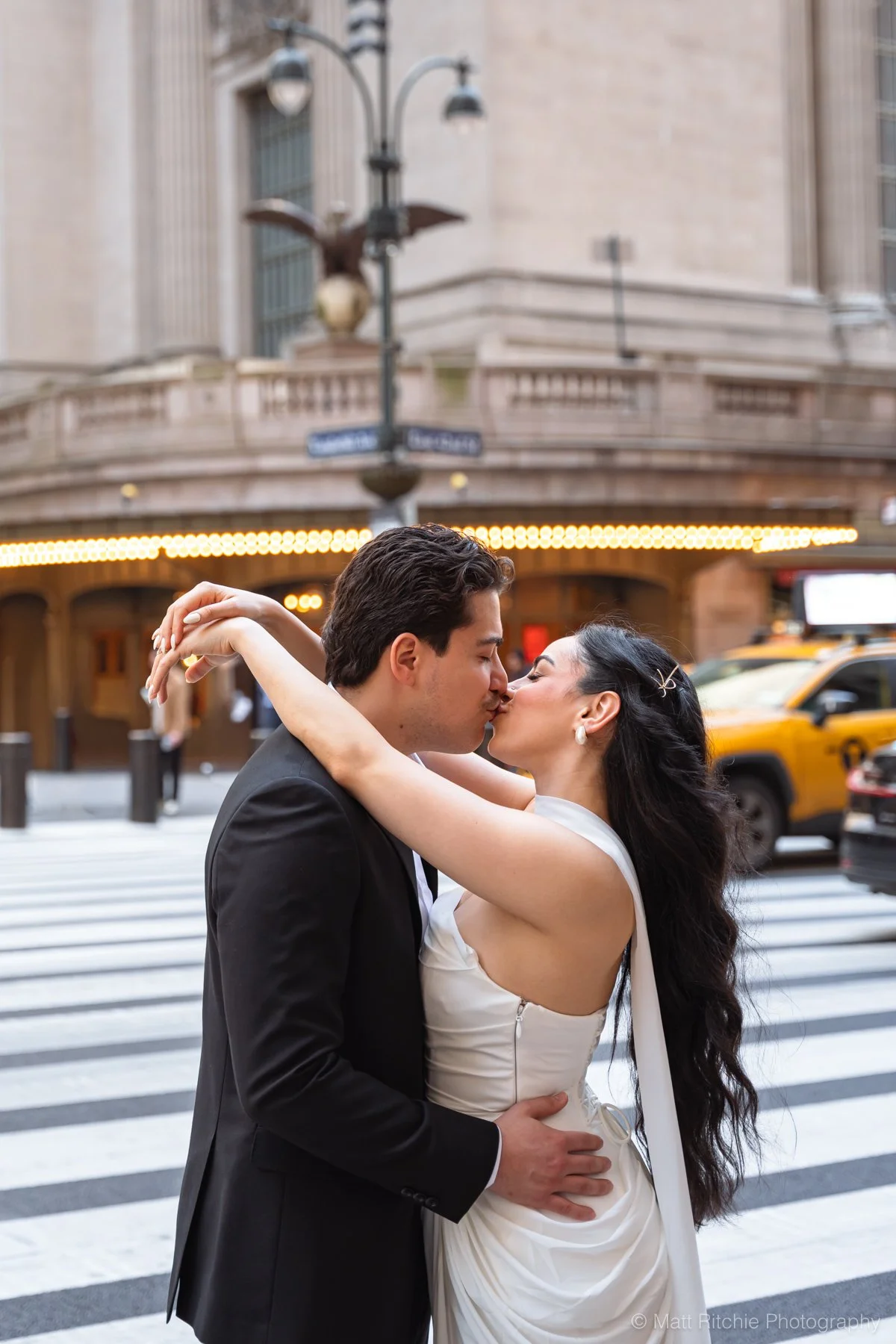 New-York-Public-Library-Engagement-Couple-MRP09539.jpg