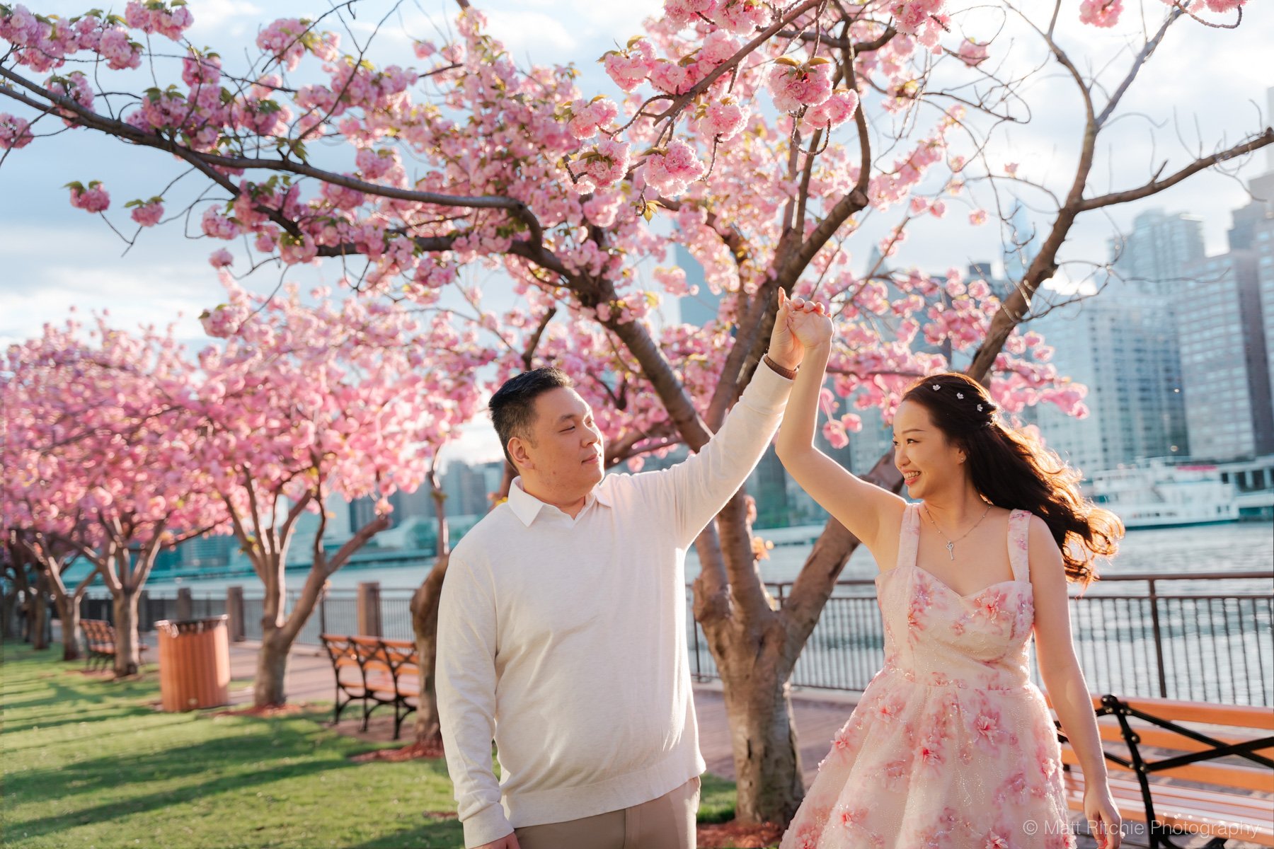 Roosevelt-Island-Engagement-Couple-MRP06836.jpg