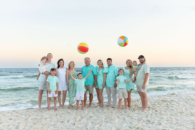 Who&rsquo;s been having fun in the sun this summer? 

Grab your fave people and head on down to the beach where summer is a way of life !

#gulfshores #gulfshoresphotographer #orangebeachphotographer #pensacolaphotographer #beautifulphoto #beachphoto