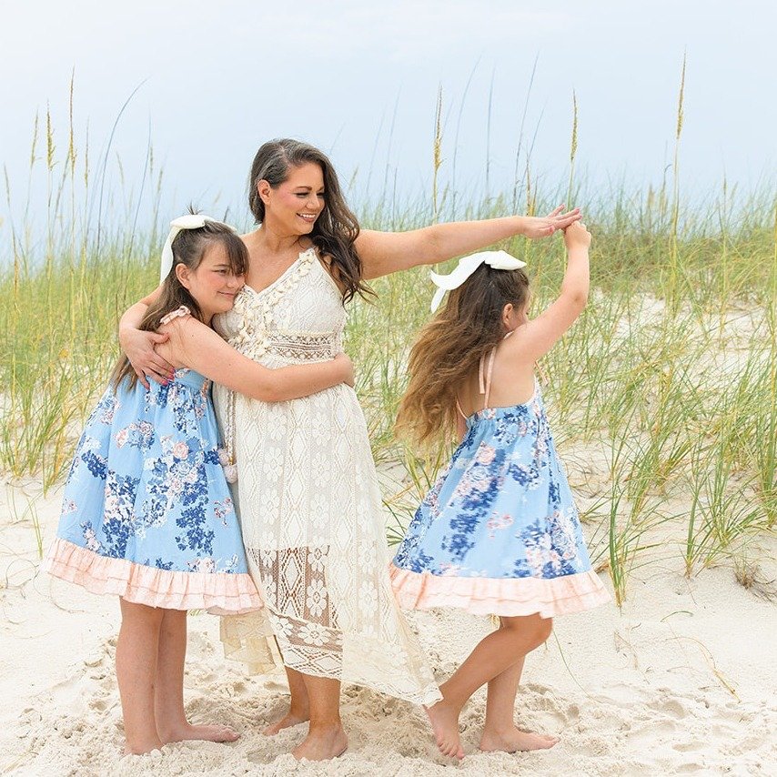 This season of life deserves to be remembered 🤍
Next summer, you&rsquo;ll be so glad you took the photos.
Now booking summer family beach sessions 🌊

#gulfcoast #gulfshores #gulfshoresbeachphotographer #familybeachtrip #familybeachphotographer #ora