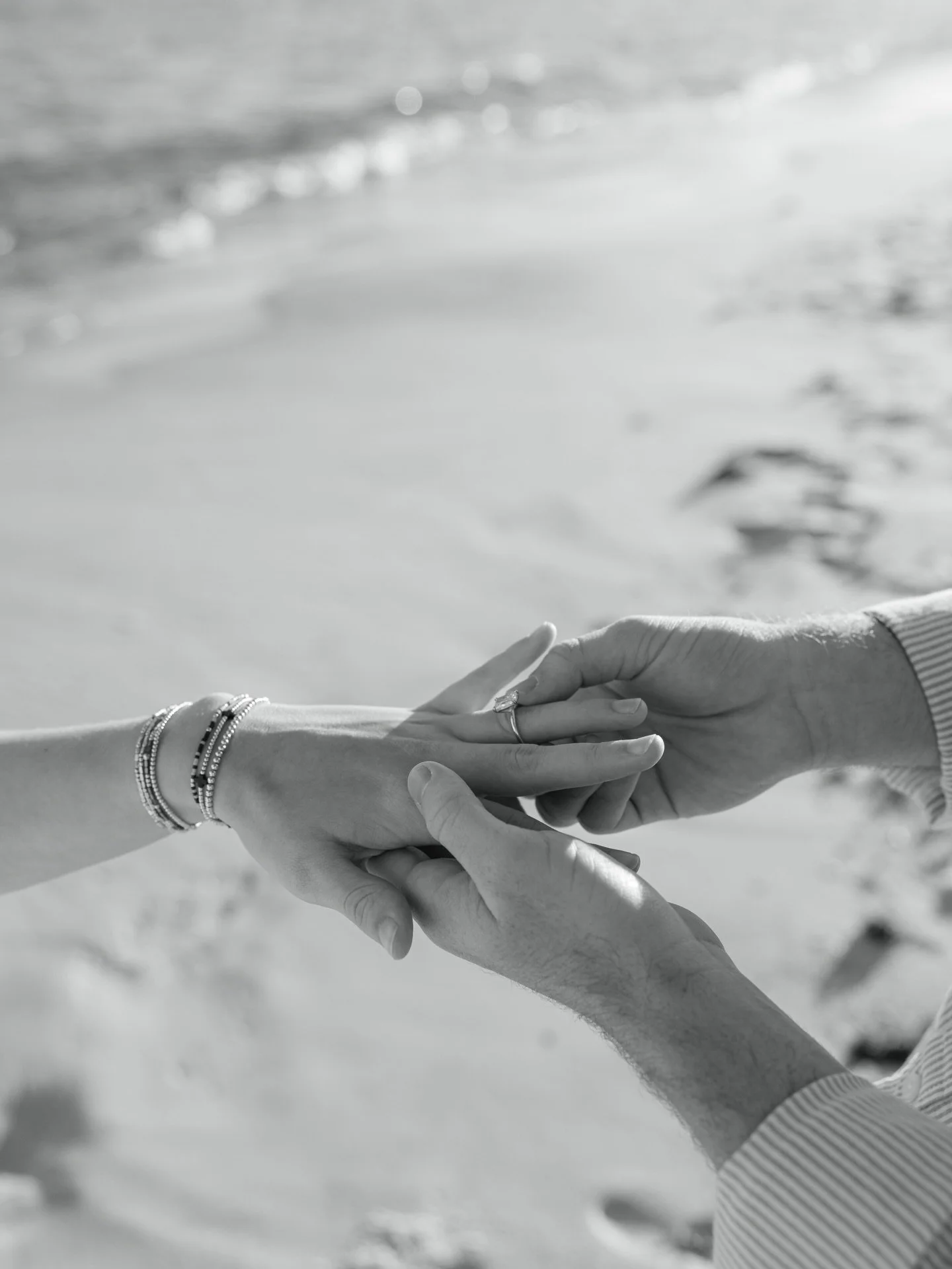 Who doesn&rsquo;t love a good love story!? 
Congratulations to these two 🤍

#engagement #engagementpicture #love #gulfshoresphotographer #alabamabeaches
